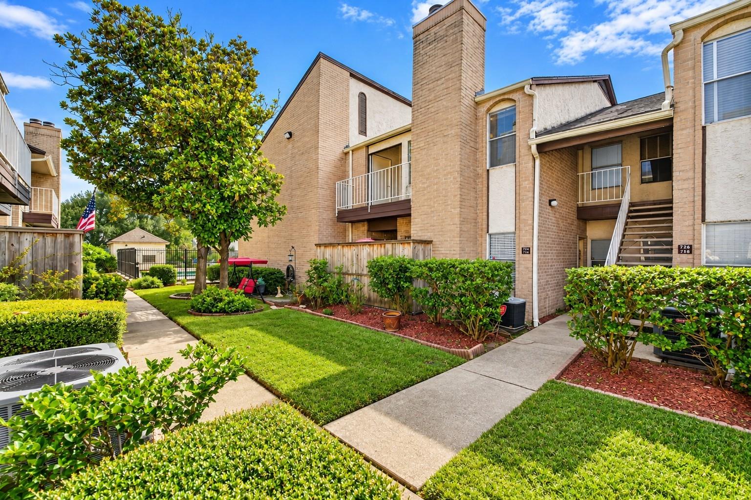 2011 Spenwick Drive # 724, Houston TX 77055 Property Photo 1