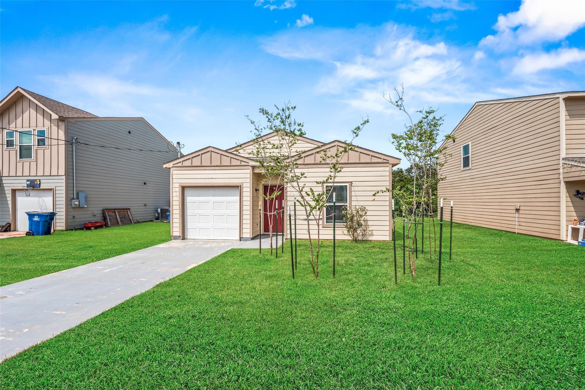 2537 18th Street Property Photo 2