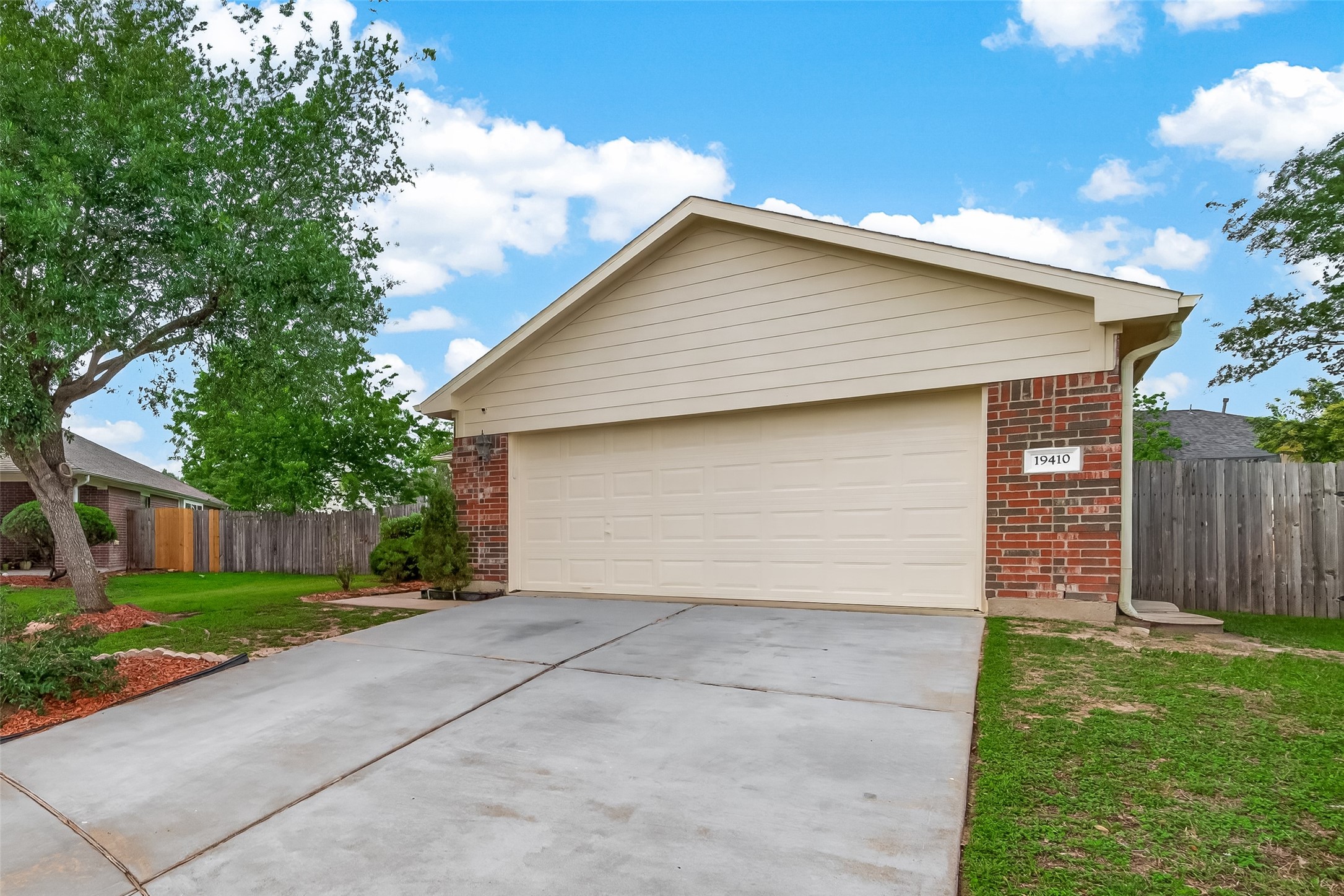 19410 Cypress Rose Court Property Photo 1