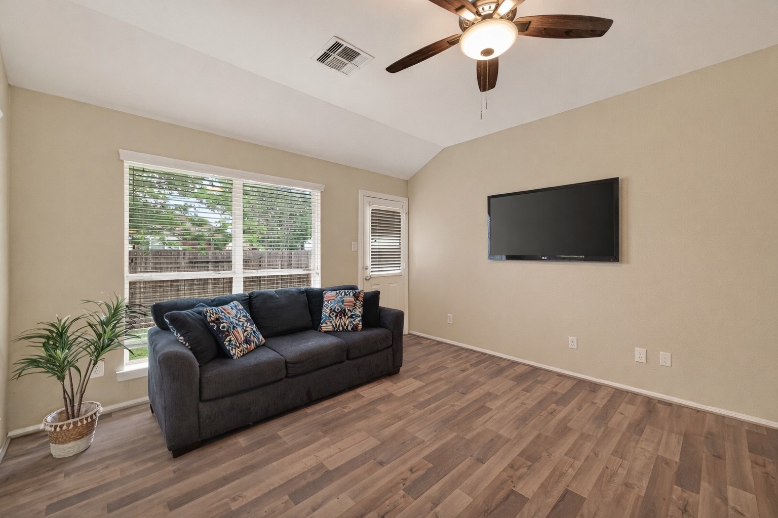 19410 Cypress Rose Court Property Photo 4