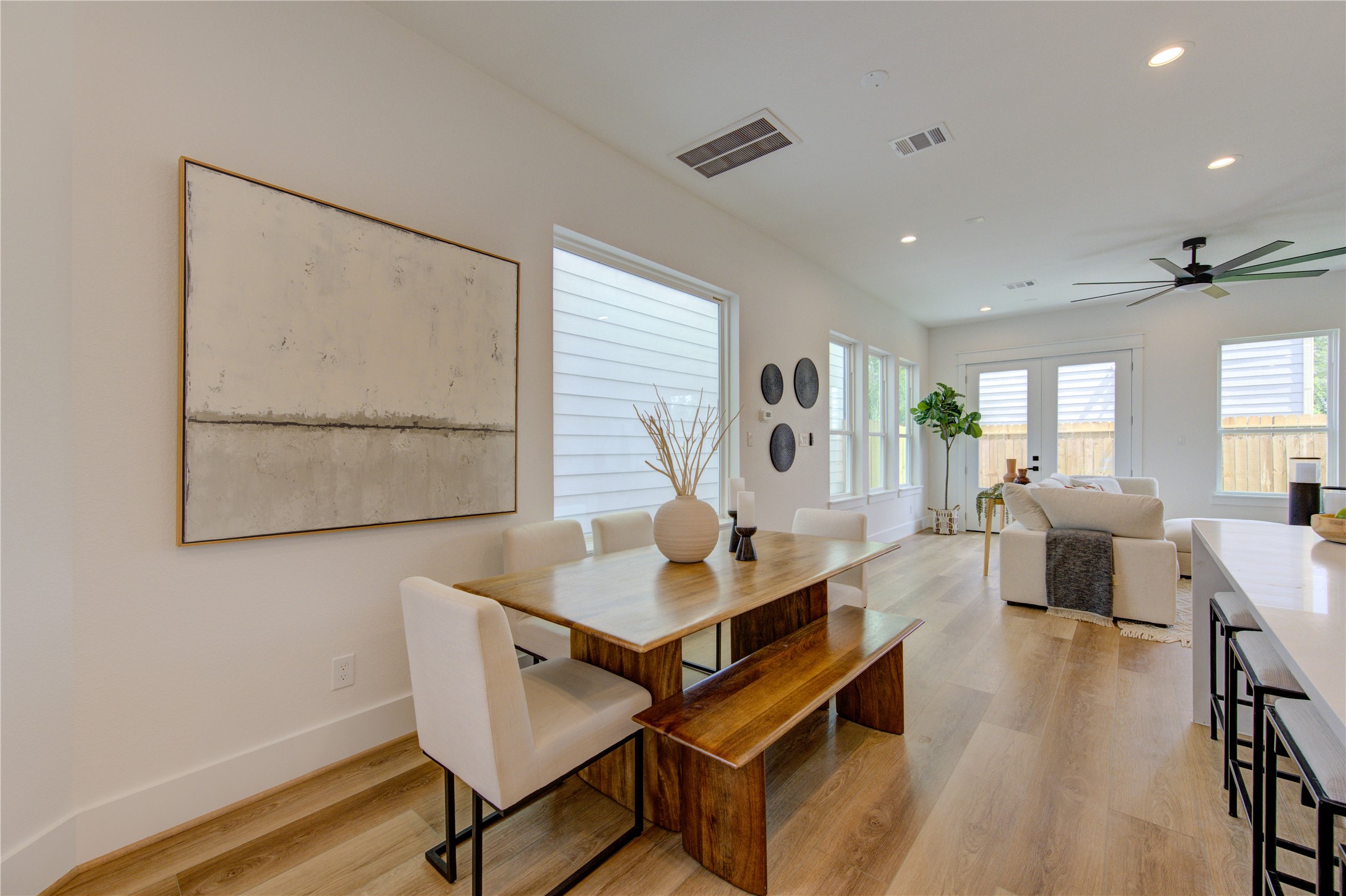 2815 Tuam Street Property Photo 4