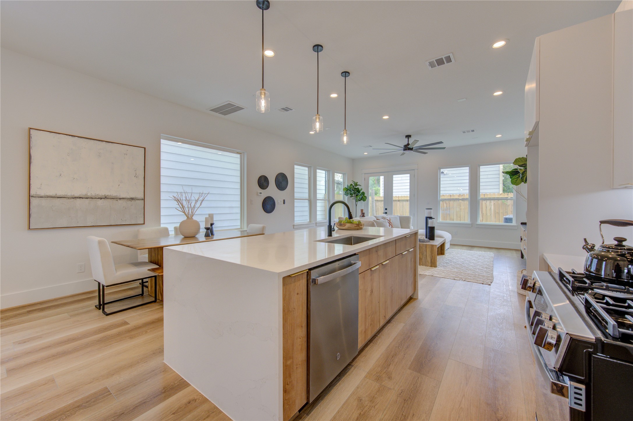 2815 Tuam Street Property Photo 12