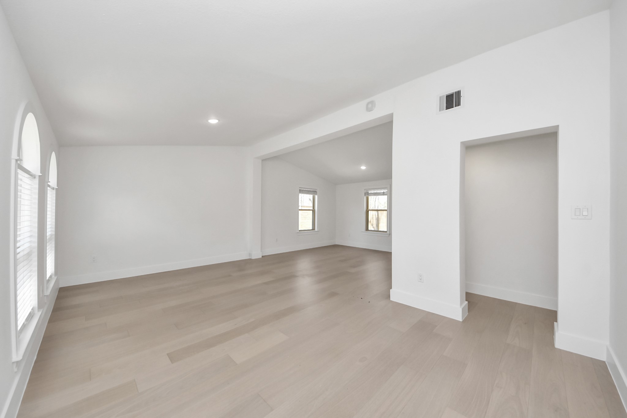10804 Longleaf Drive Property Photo 8