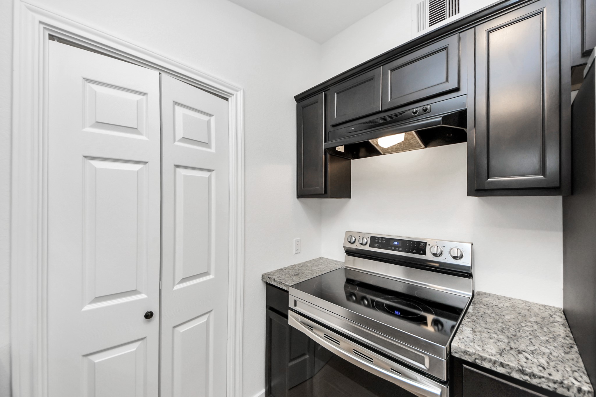 10804 Longleaf Drive Property Photo 17