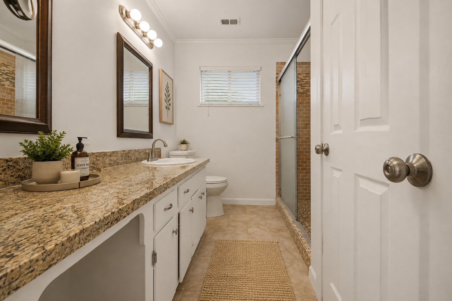 2717 Hillshire Drive Property Photo 12