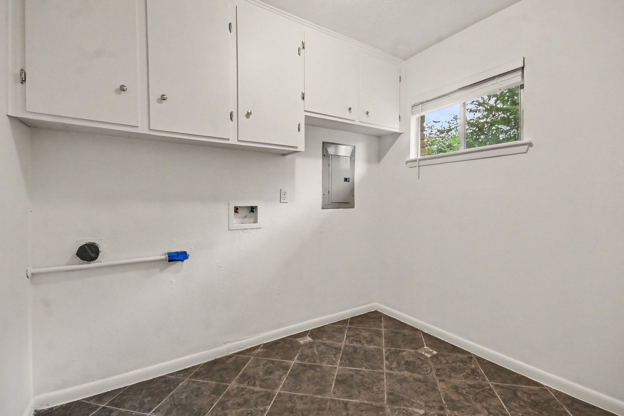 2717 Hillshire Drive Property Photo 14