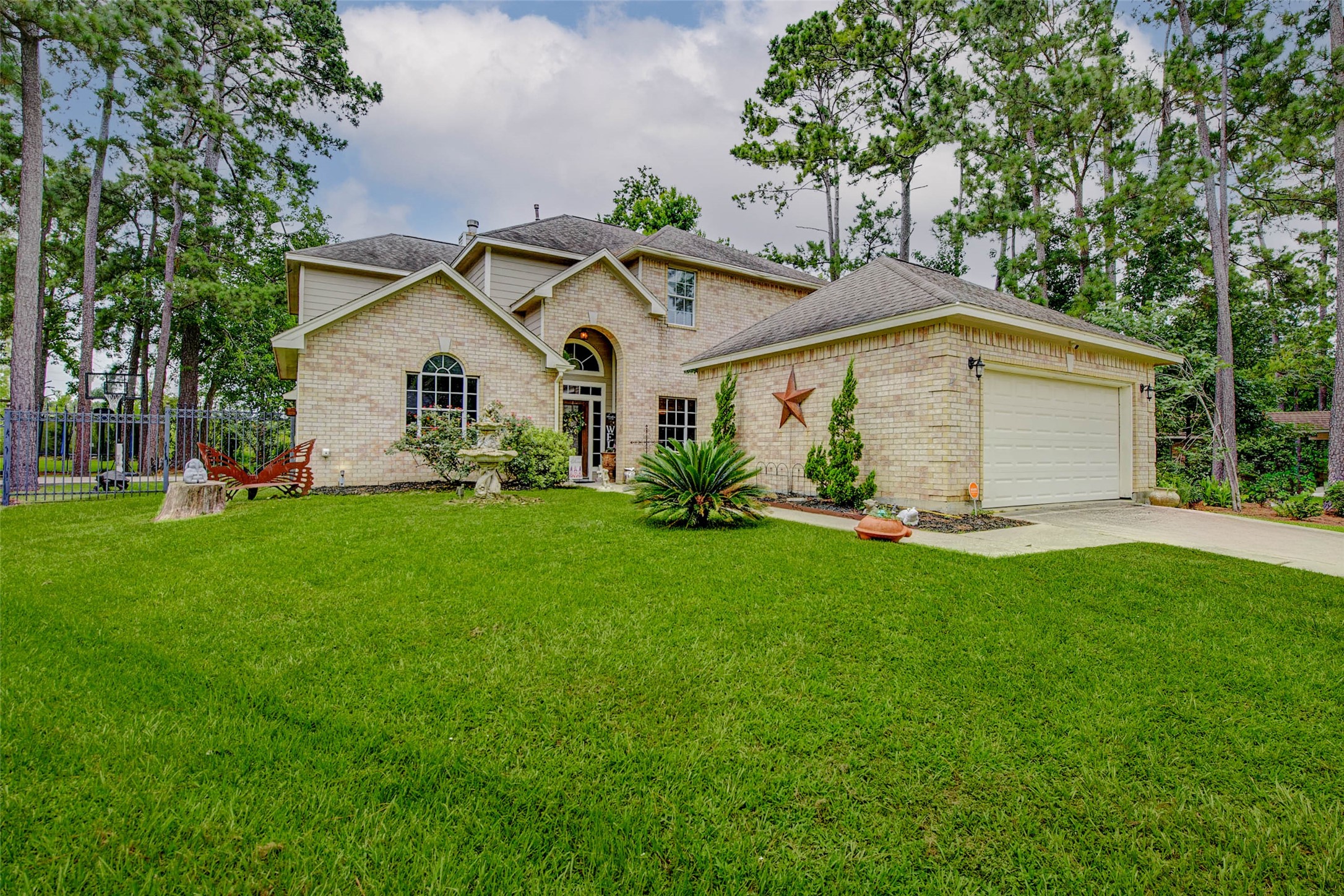 16615 W Kingscoate Drive Property Photo