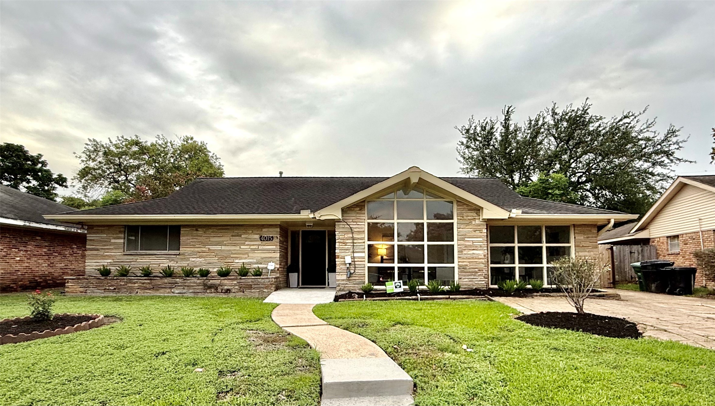 4015 Leeshire Drive Property Photo 1