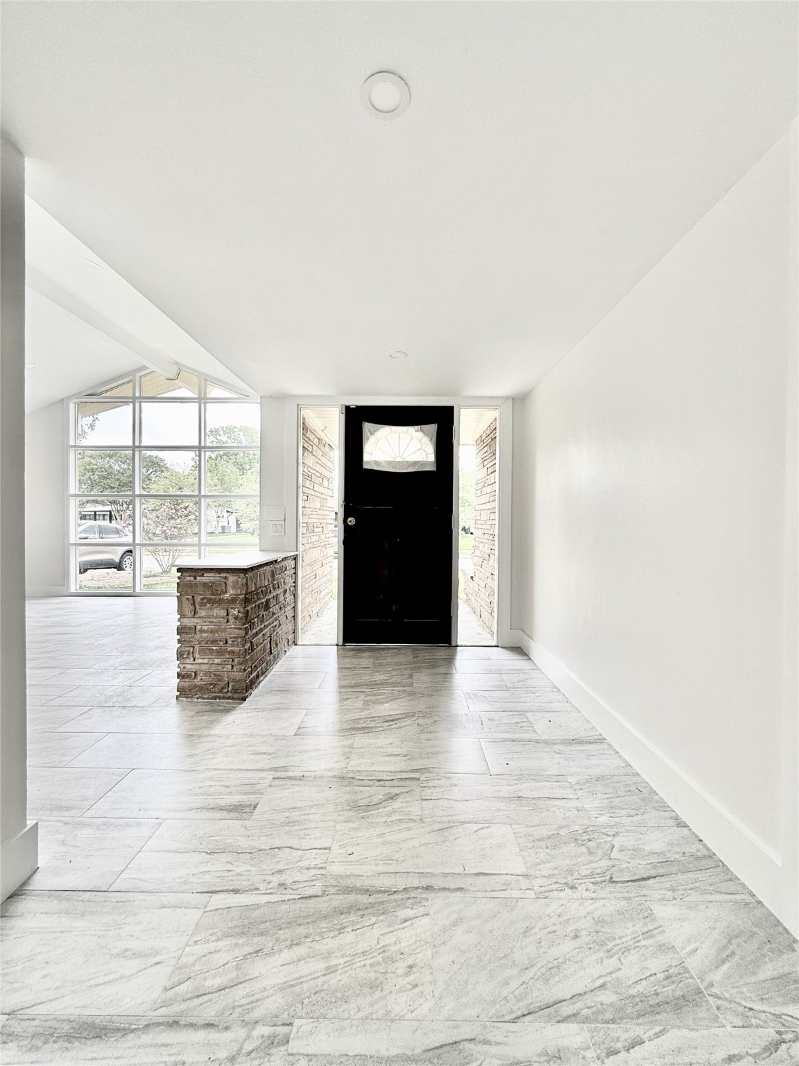4015 Leeshire Drive Property Photo 2