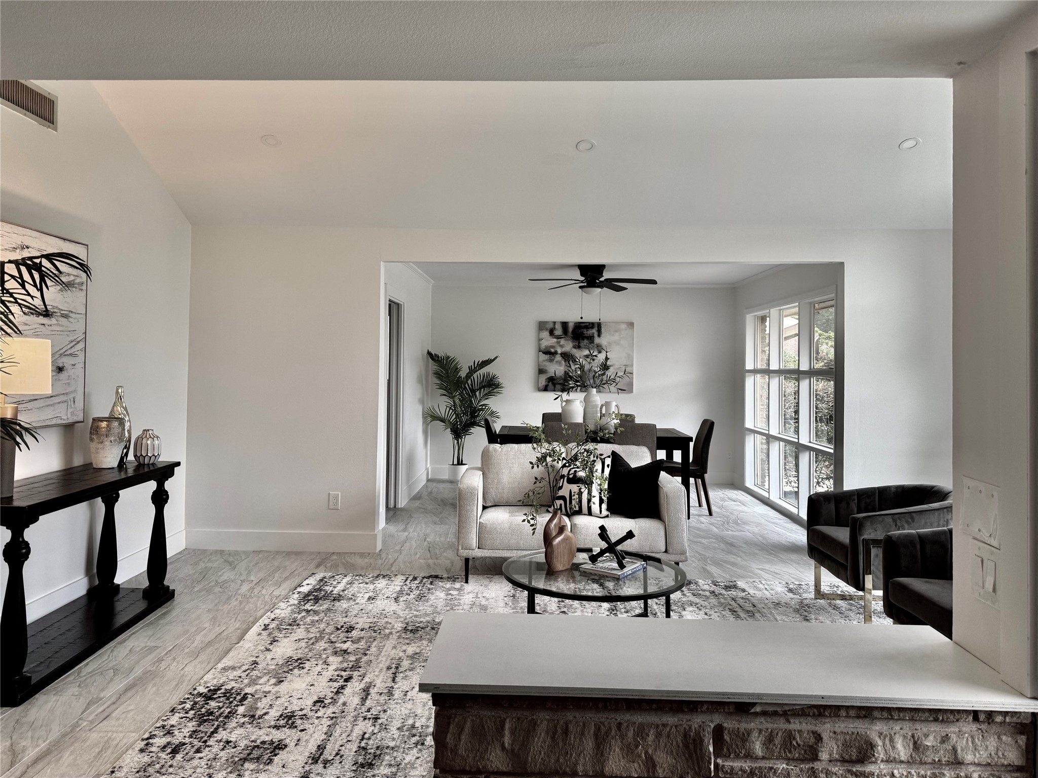4015 Leeshire Drive Property Photo 3