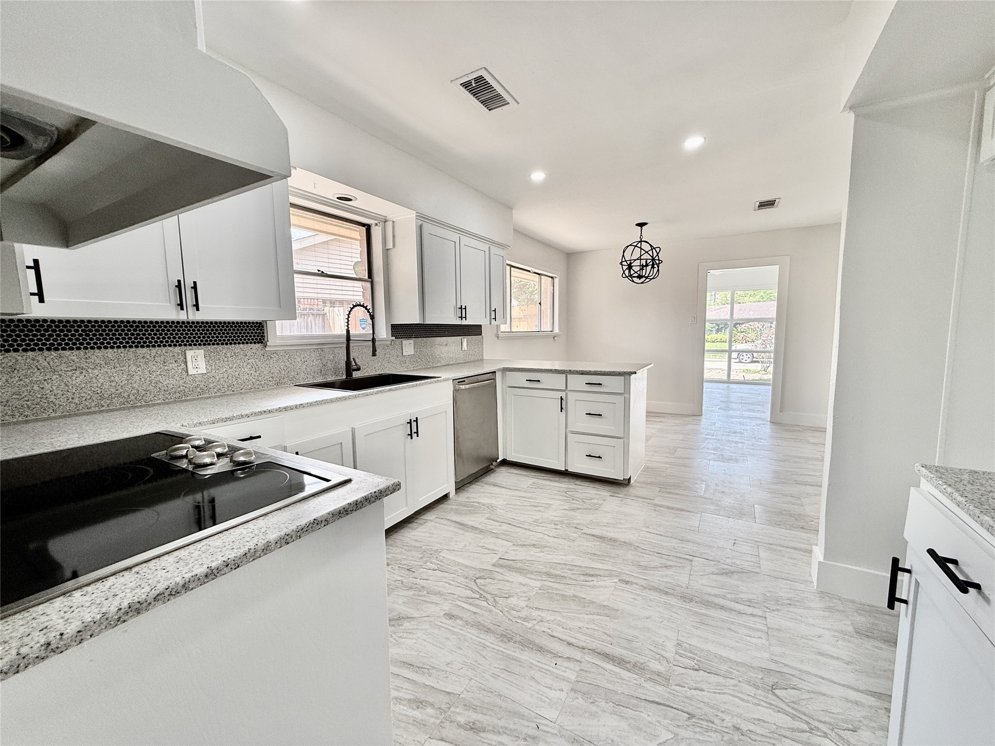 4015 Leeshire Drive Property Photo 13