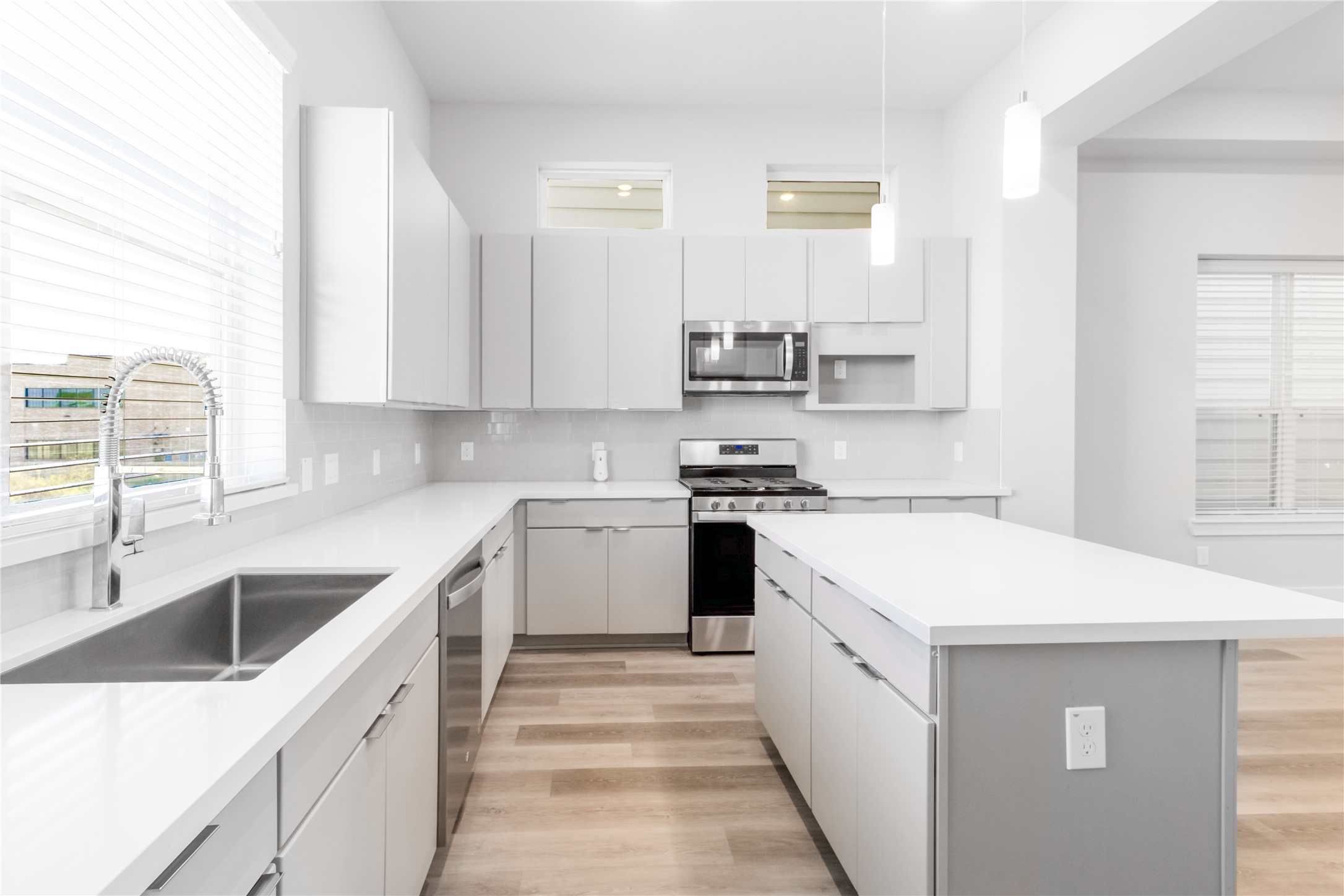 1250 N Post Oak Road C Property Photo 7