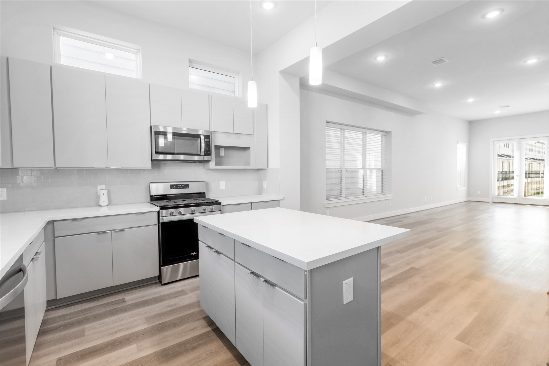 1250 N Post Oak Road C Property Photo 8