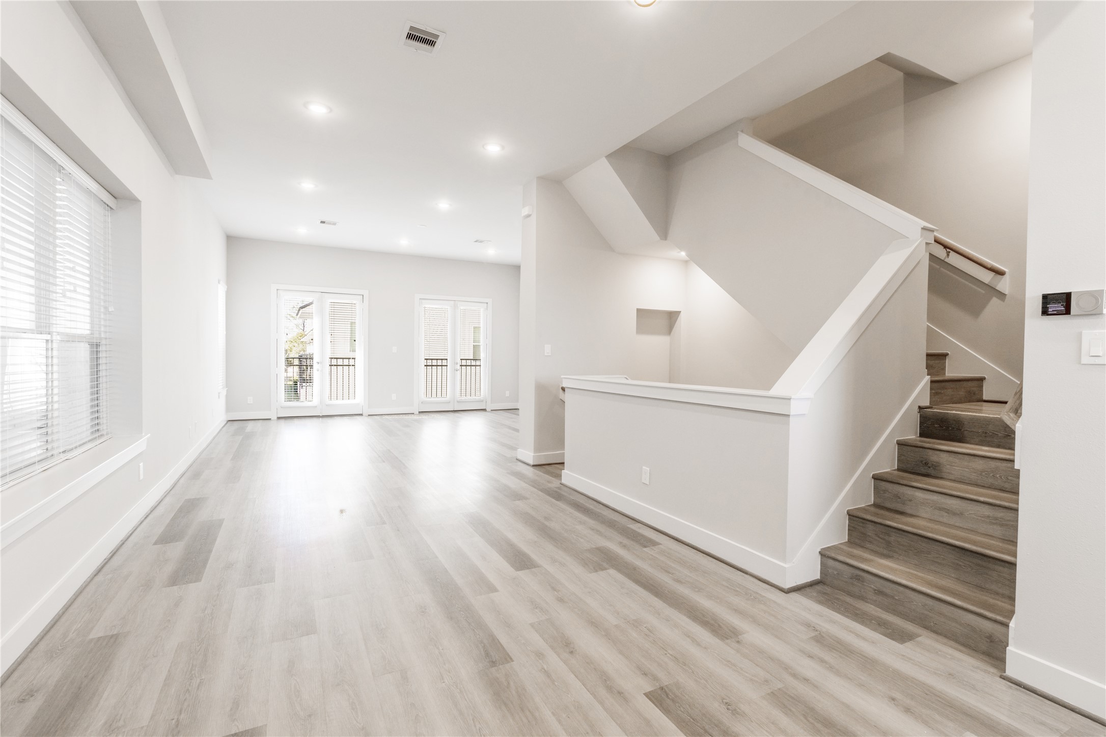 1250 N Post Oak Road C Property Photo 9