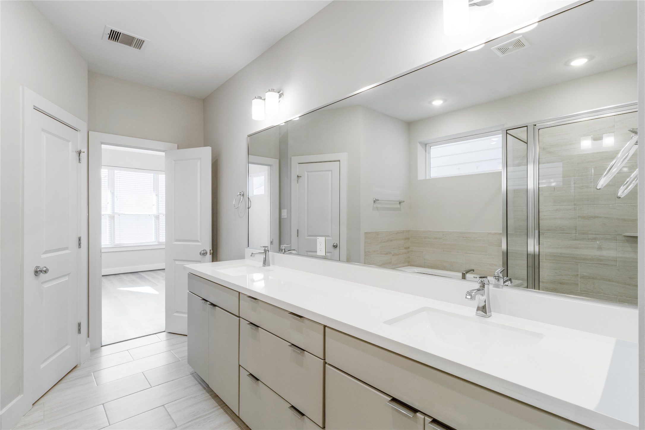 1250 N Post Oak Road C Property Photo 19