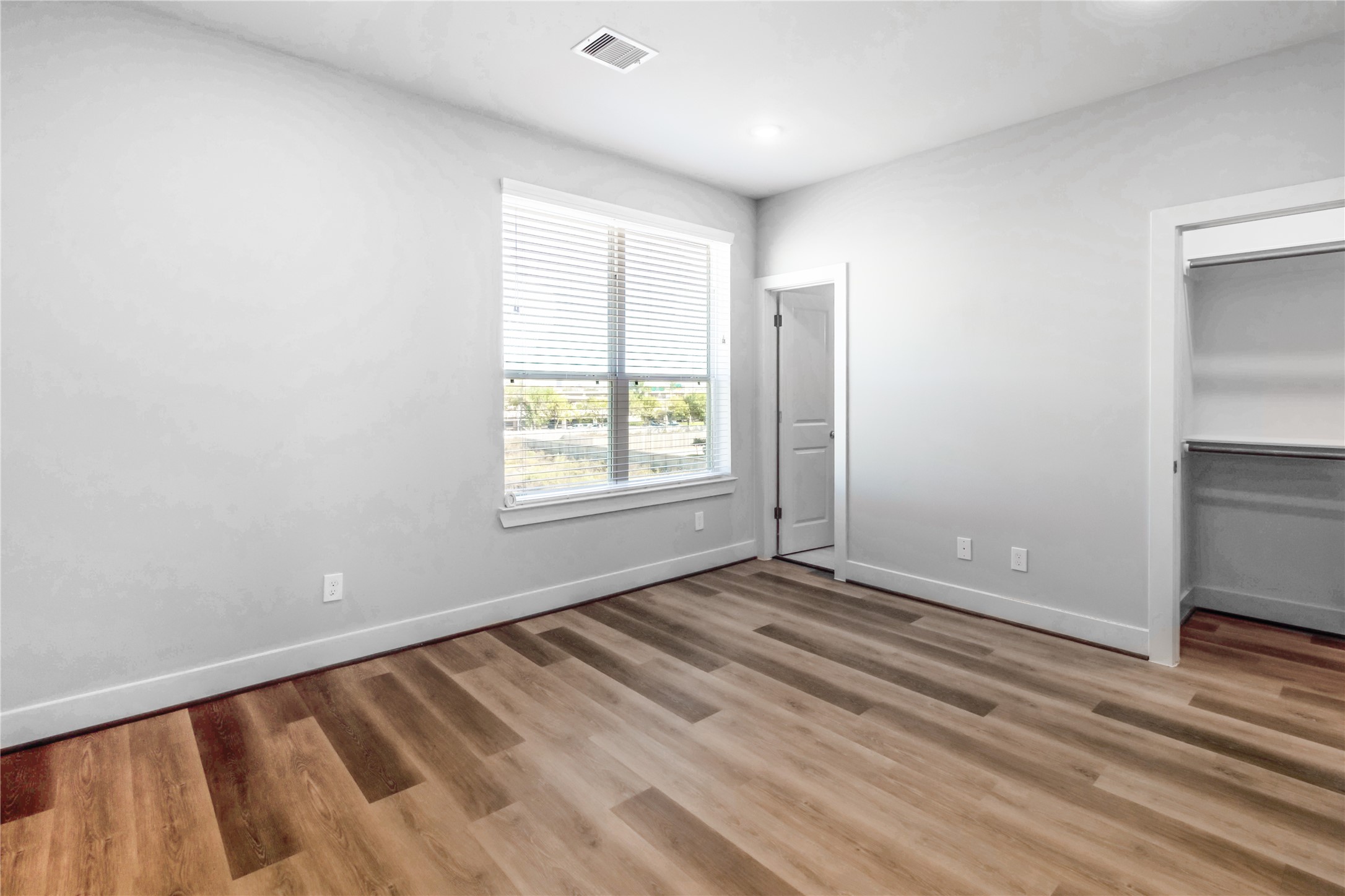 1250 N Post Oak Road C Property Photo 23