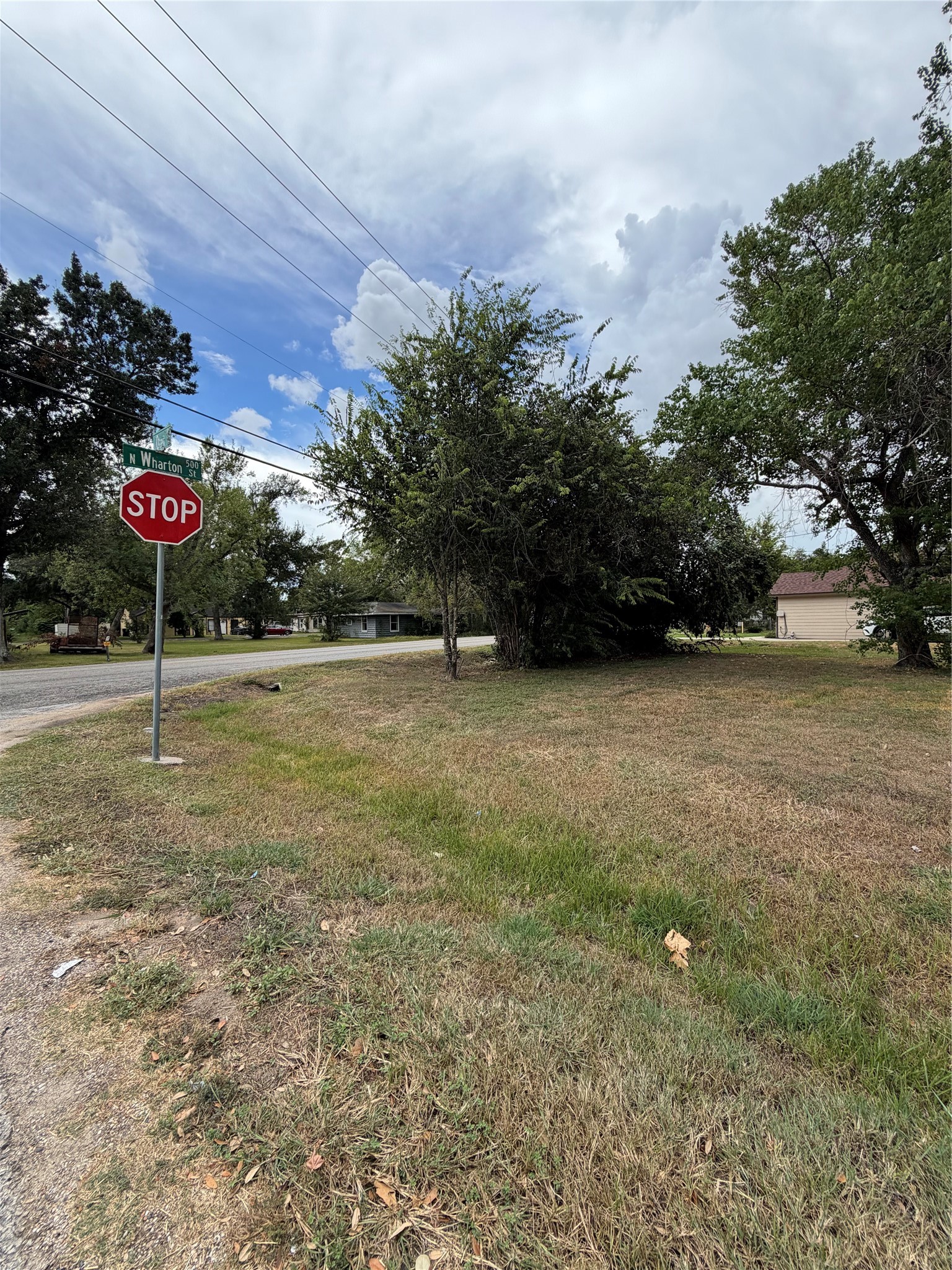 504 N Wharton Property Photo 4