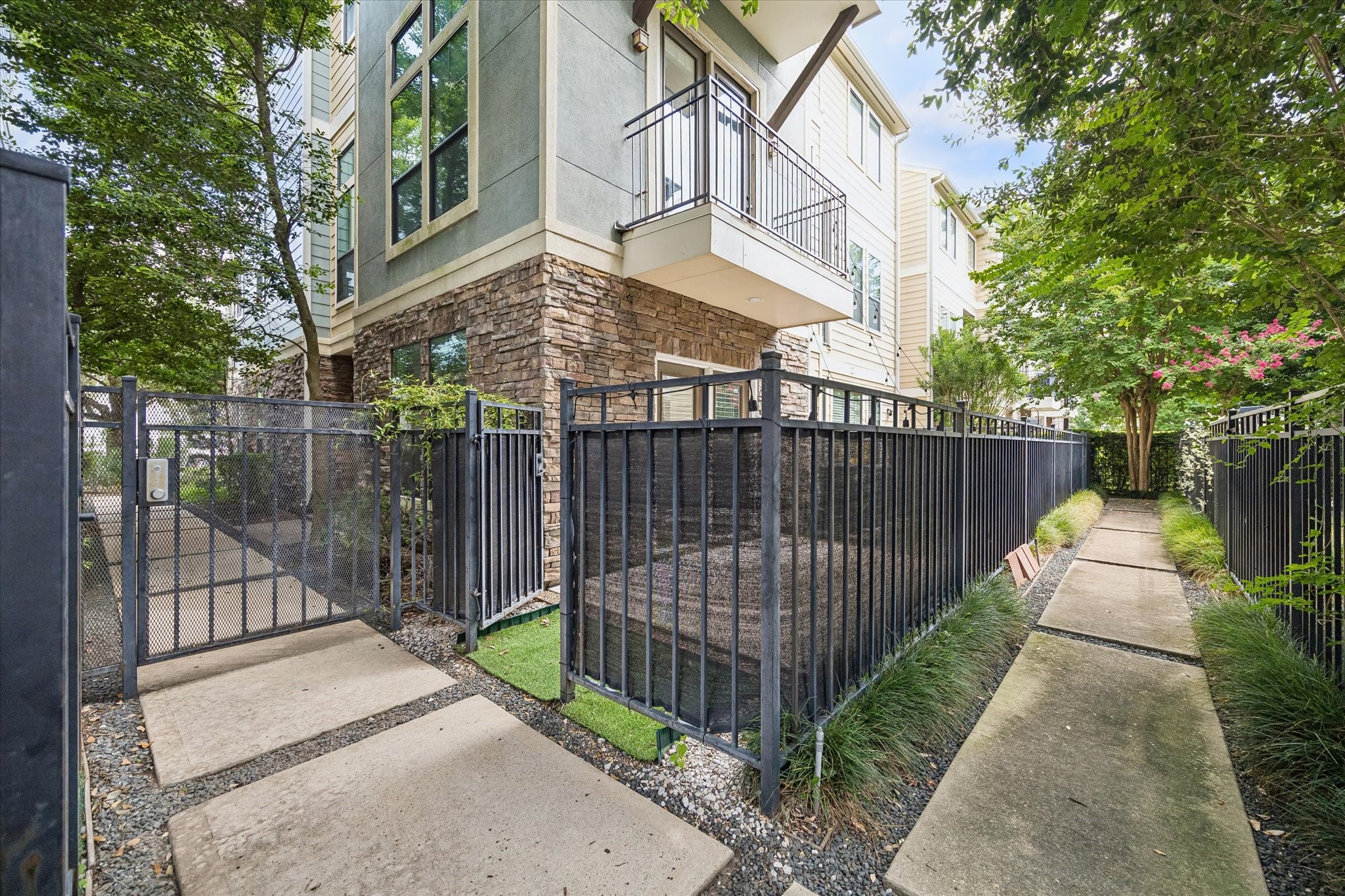 1110 W 25th Street Property Photo 3