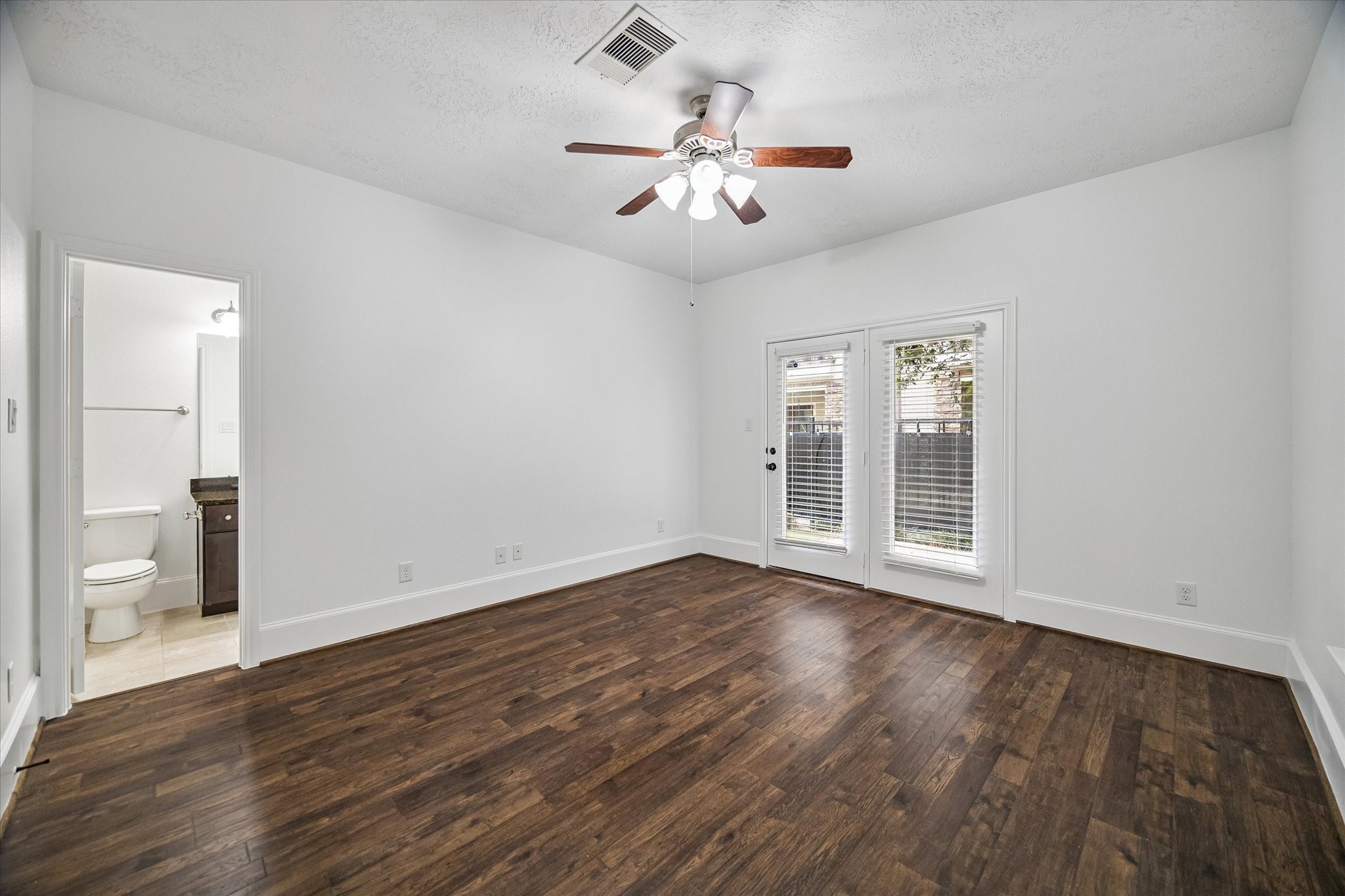 1110 W 25th Street Property Photo 6