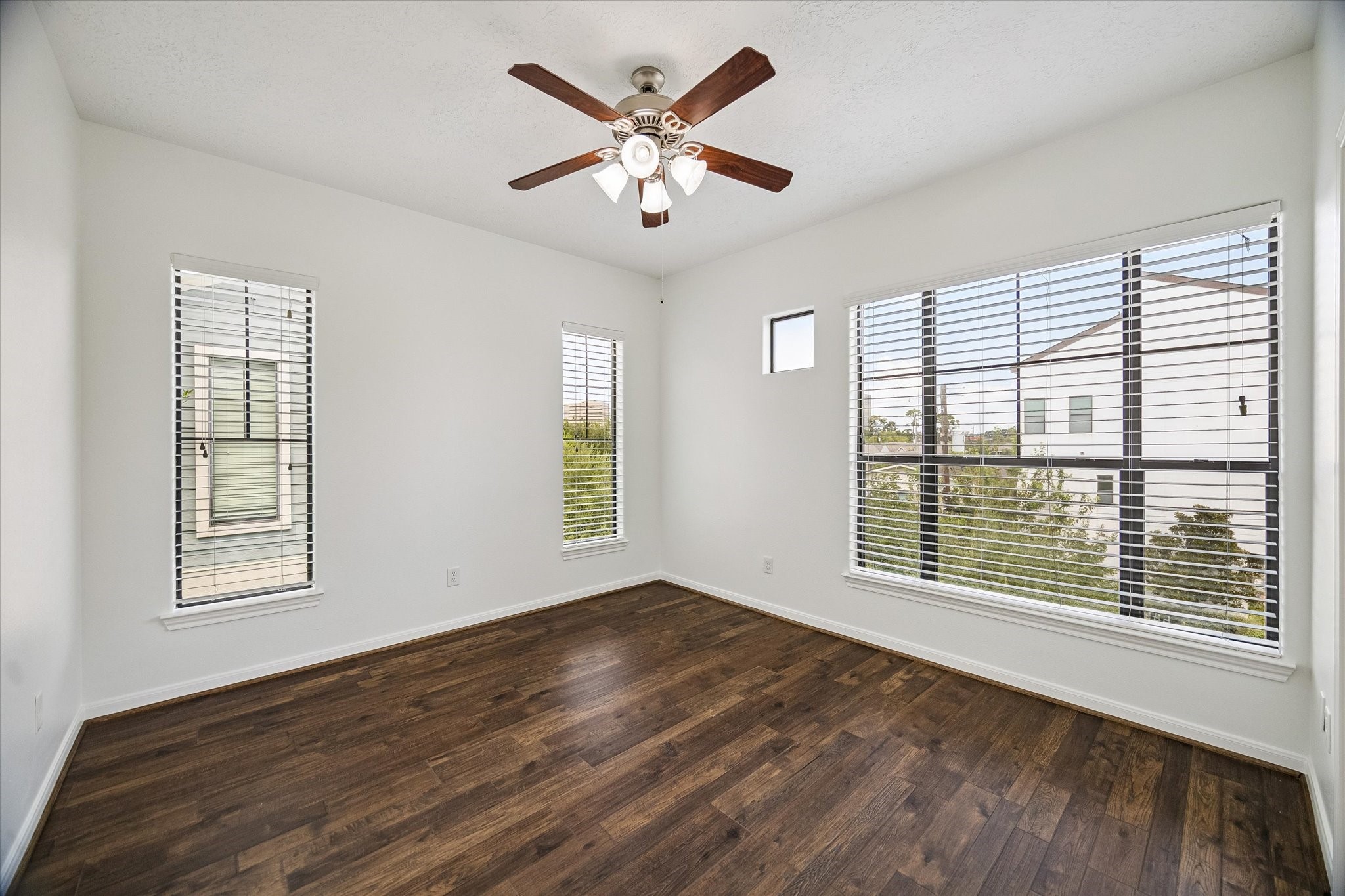 1110 W 25th Street Property Photo 18
