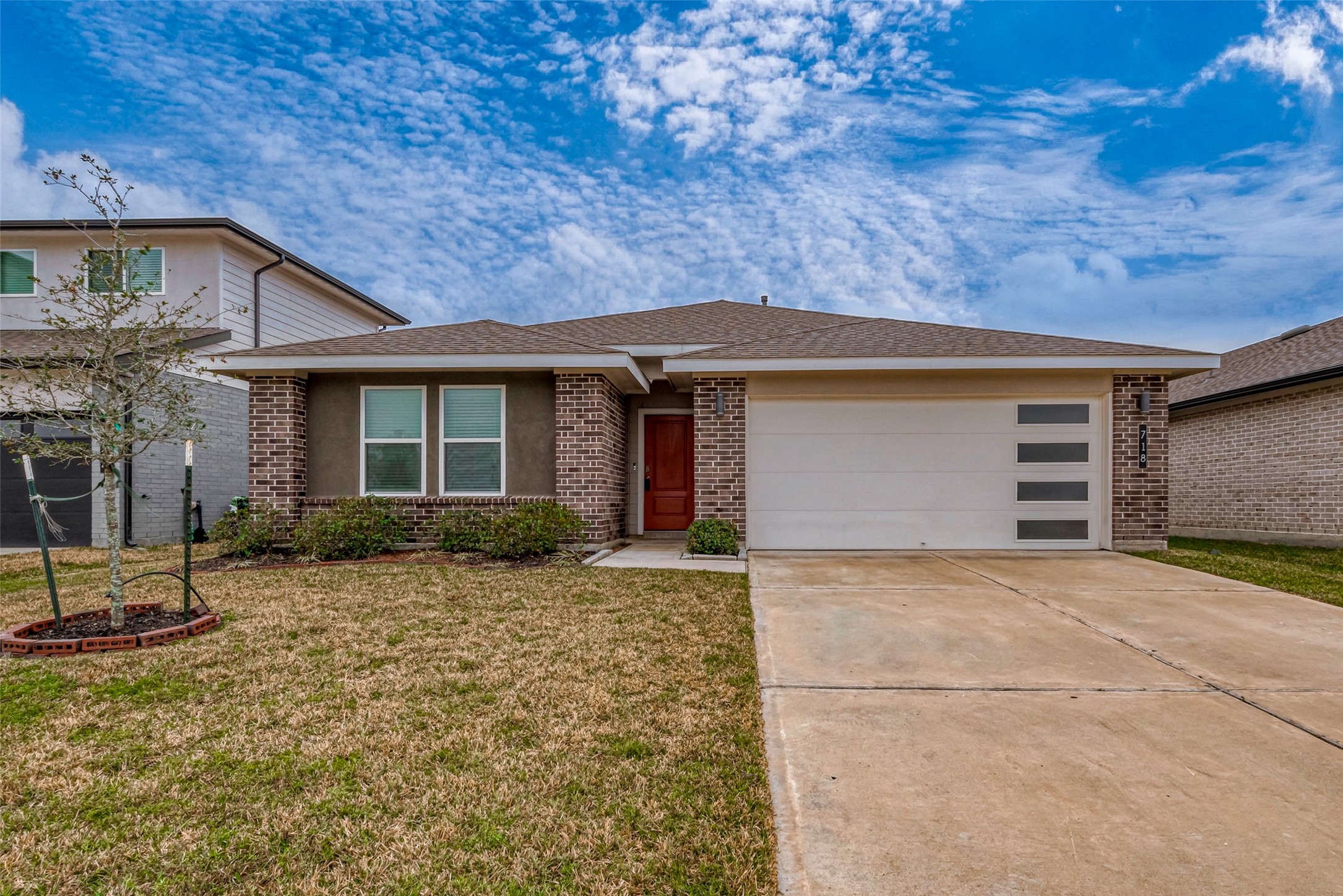 718 Hearth Manor Dr Property Photo 1