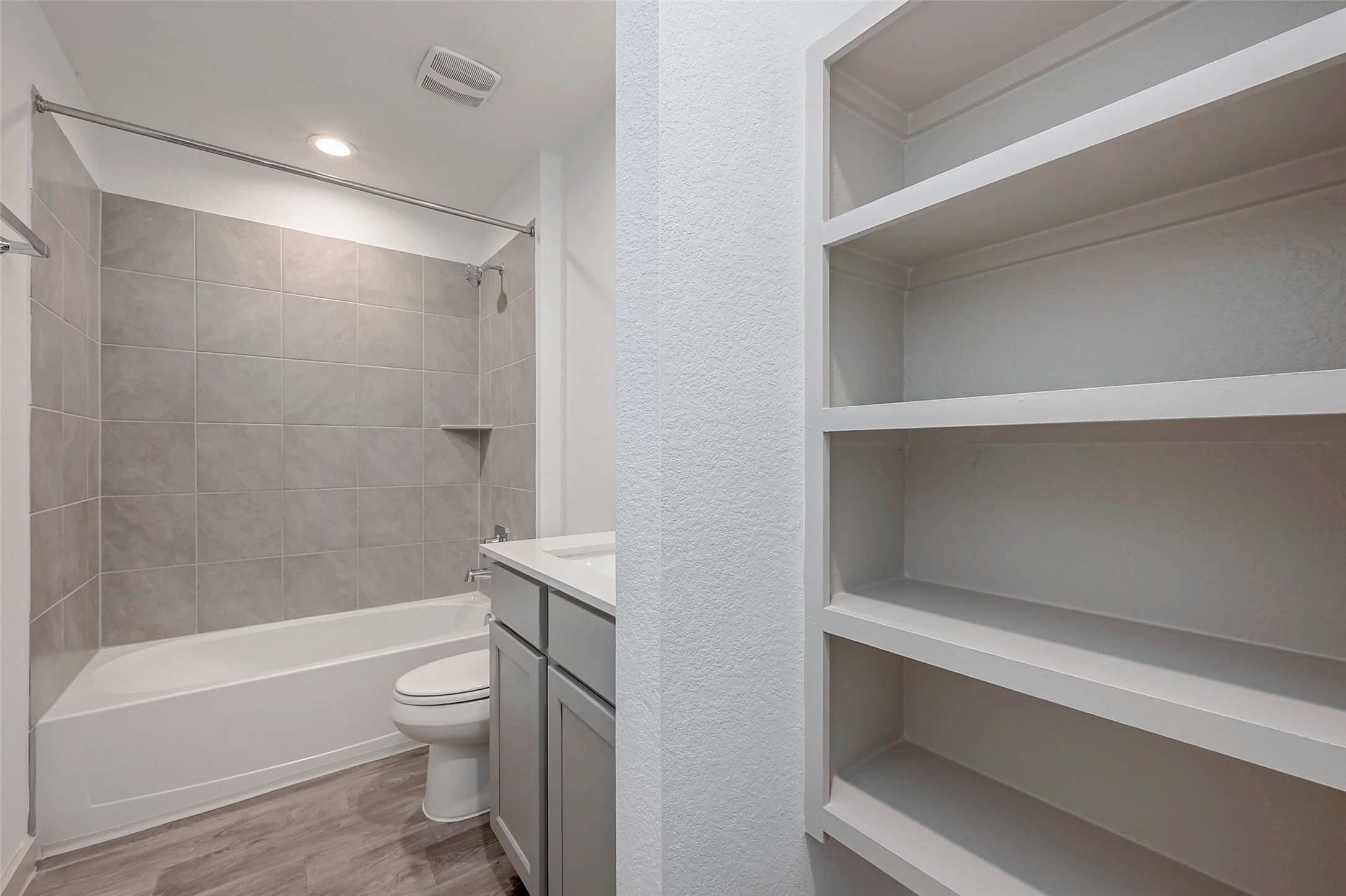 718 Hearth Manor Dr Property Photo 10