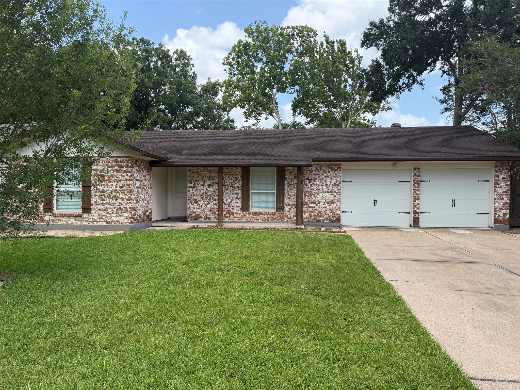 2110 Bentvine Drive Property Photo 1