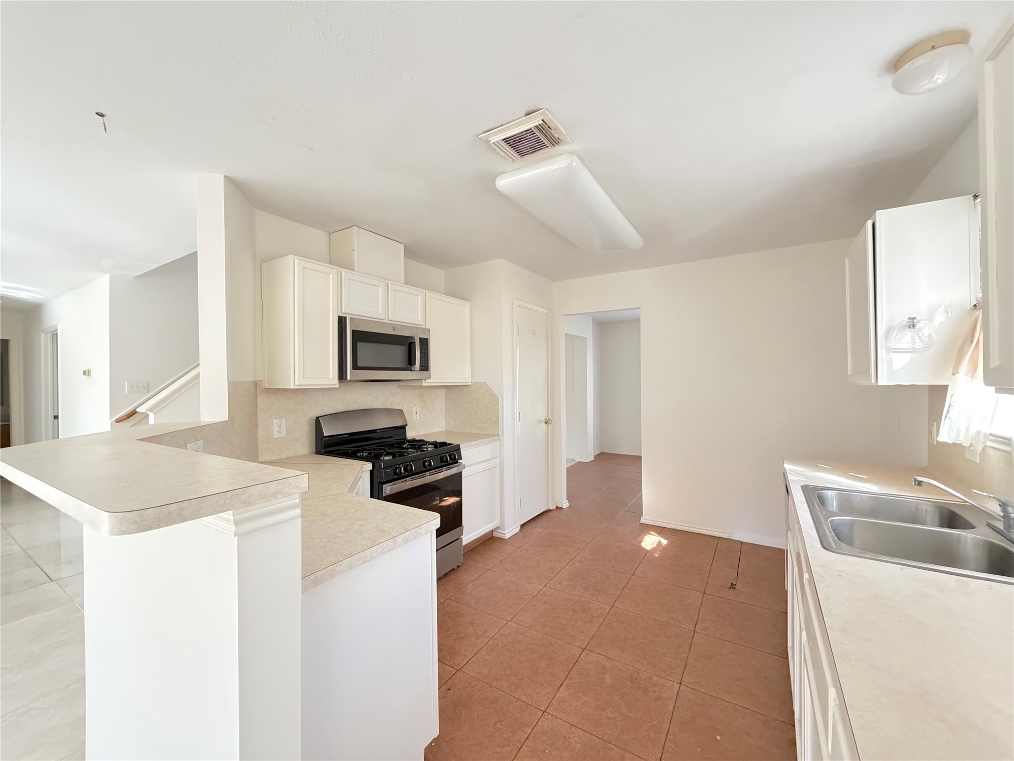 3303 Bent Spring Court Property Photo 5