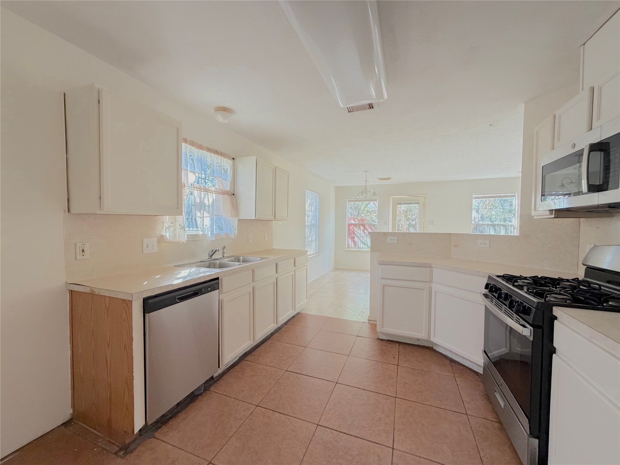 3303 Bent Spring Court Property Photo 7