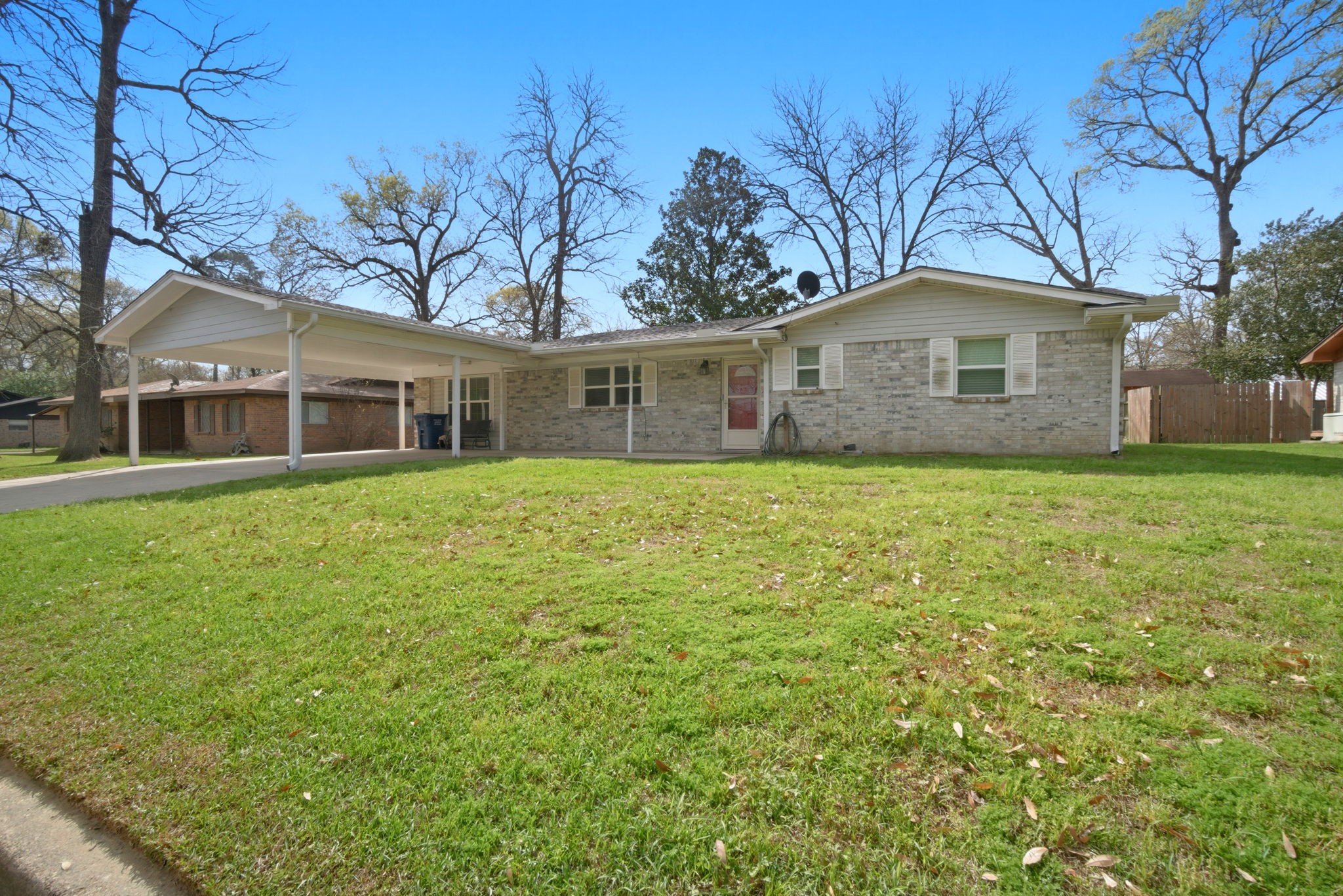 209 Red Oak Street Property Photo 36