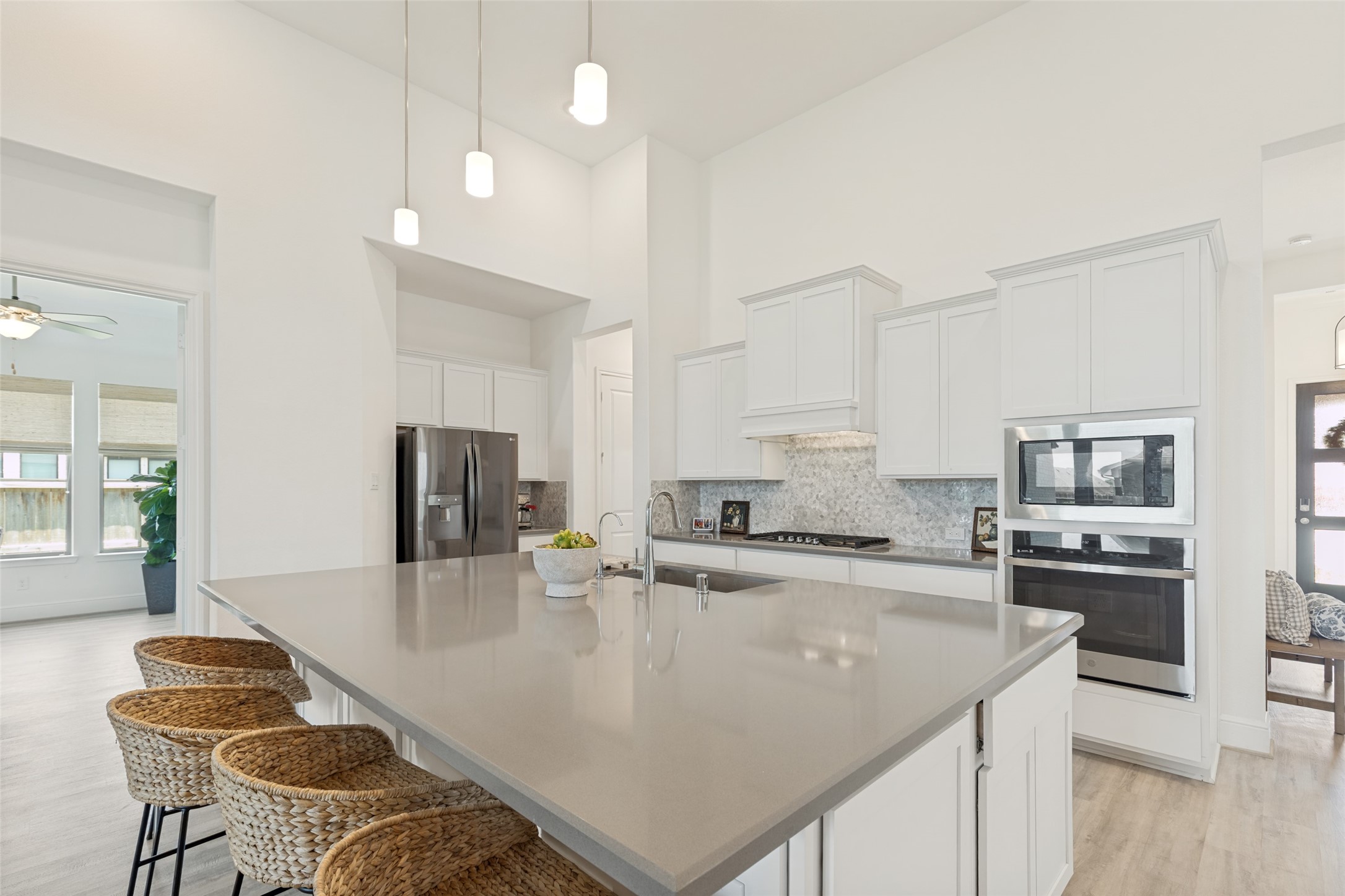 4923 Opal Sunset Court Property Photo 7