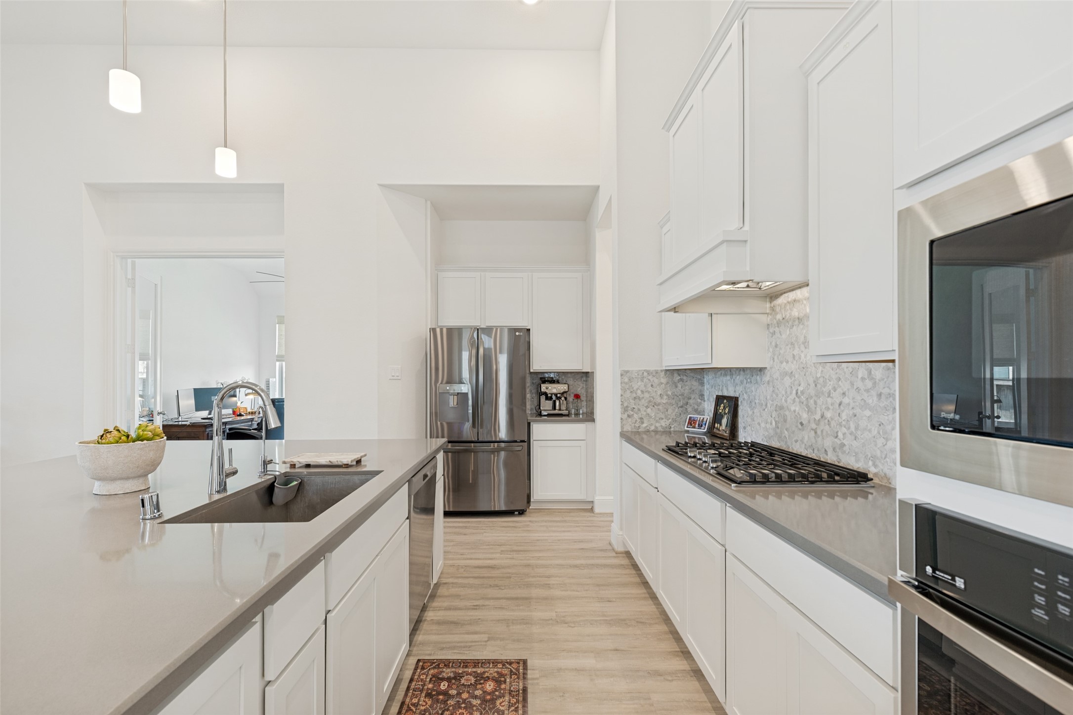 4923 Opal Sunset Court Property Photo 8