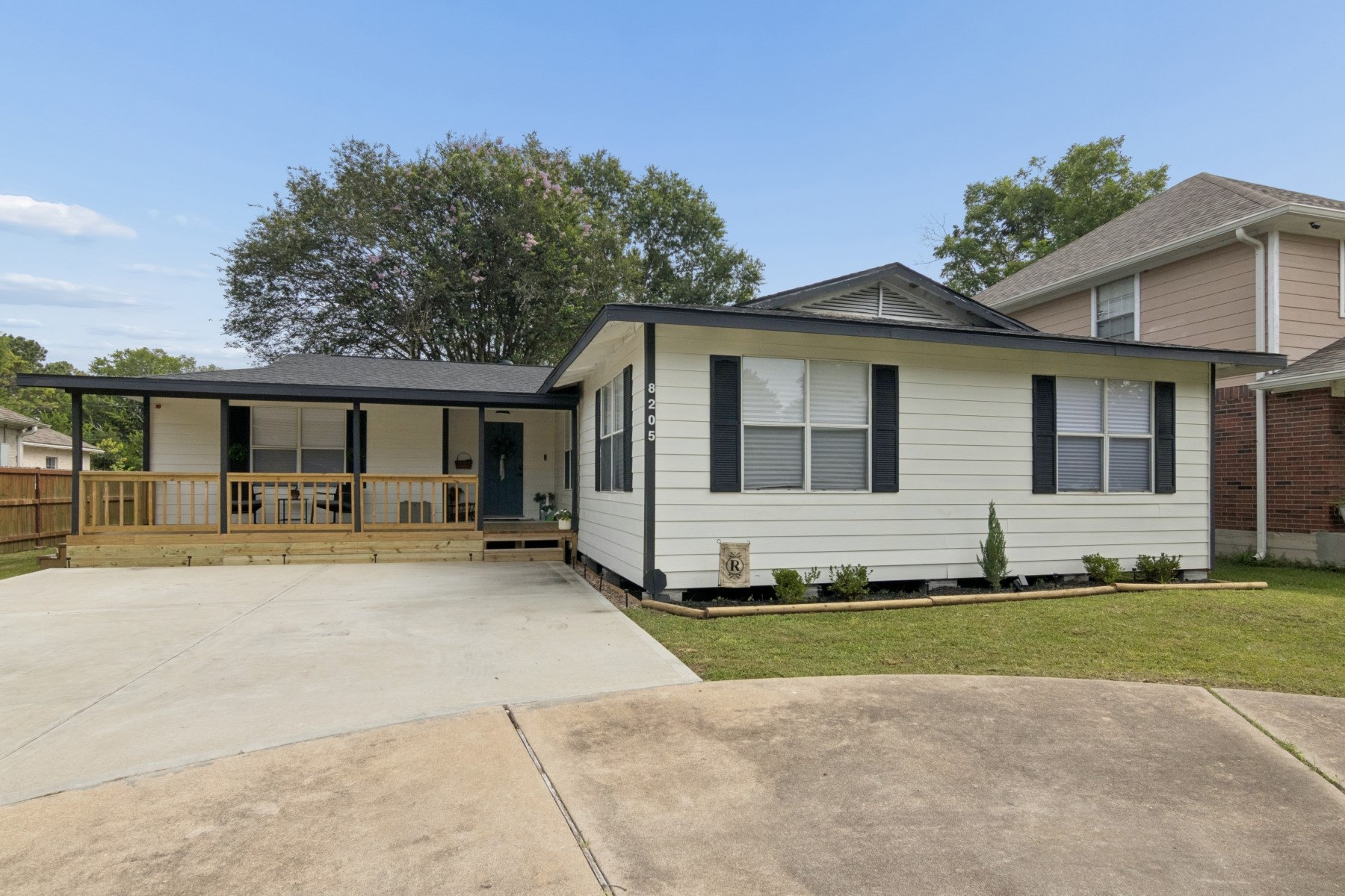 8205 Arrowhead Lane Property Photo 2
