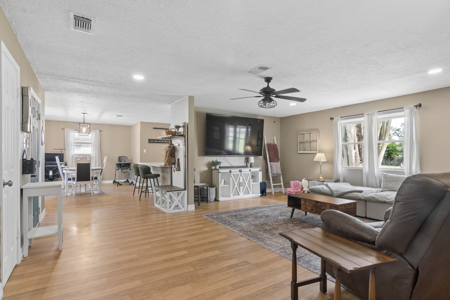 8205 Arrowhead Lane Property Photo 4
