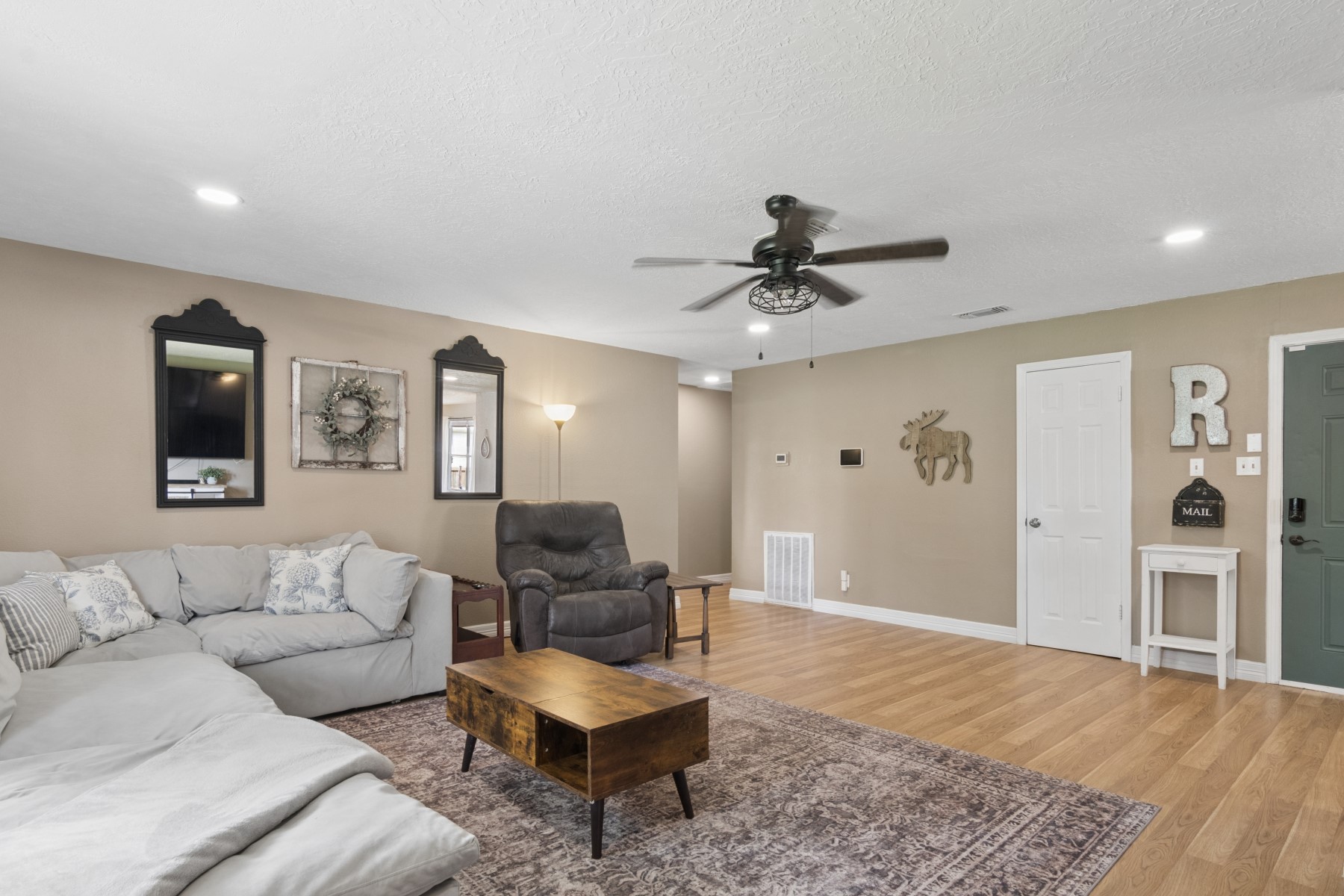 8205 Arrowhead Lane Property Photo 6