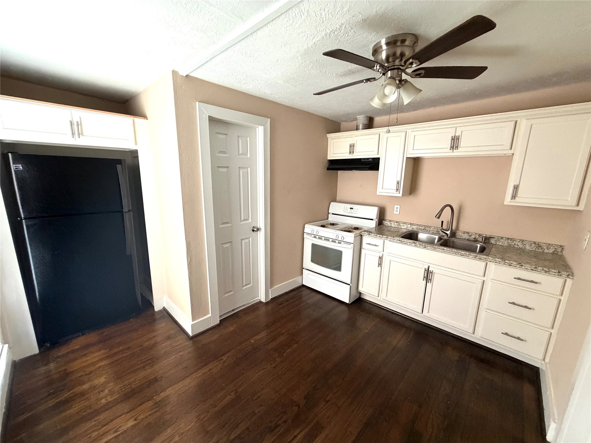 7018 Avenue F 1 Property Photo 3
