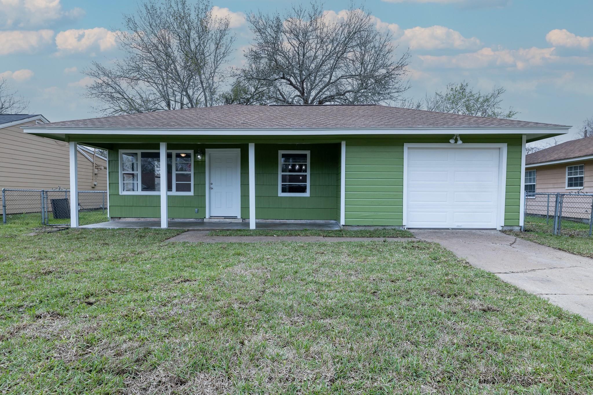 708 N Circle Drive Property Photo 1
