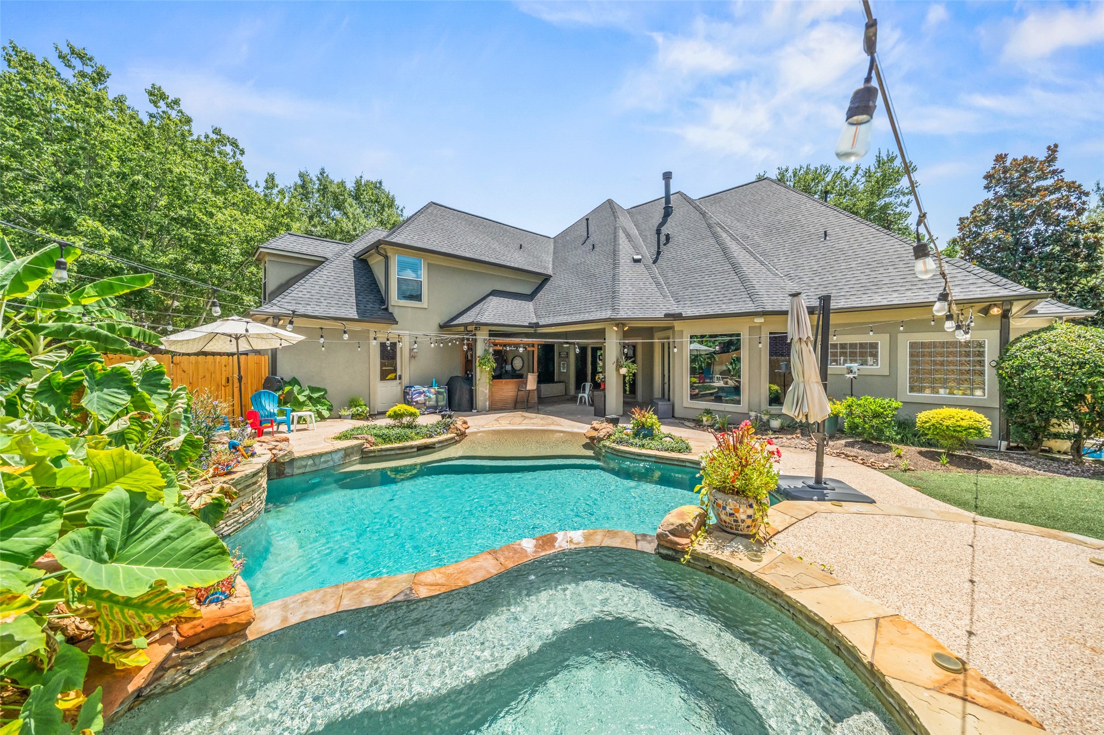 8 Hidden Creek Lane Property Photo 1