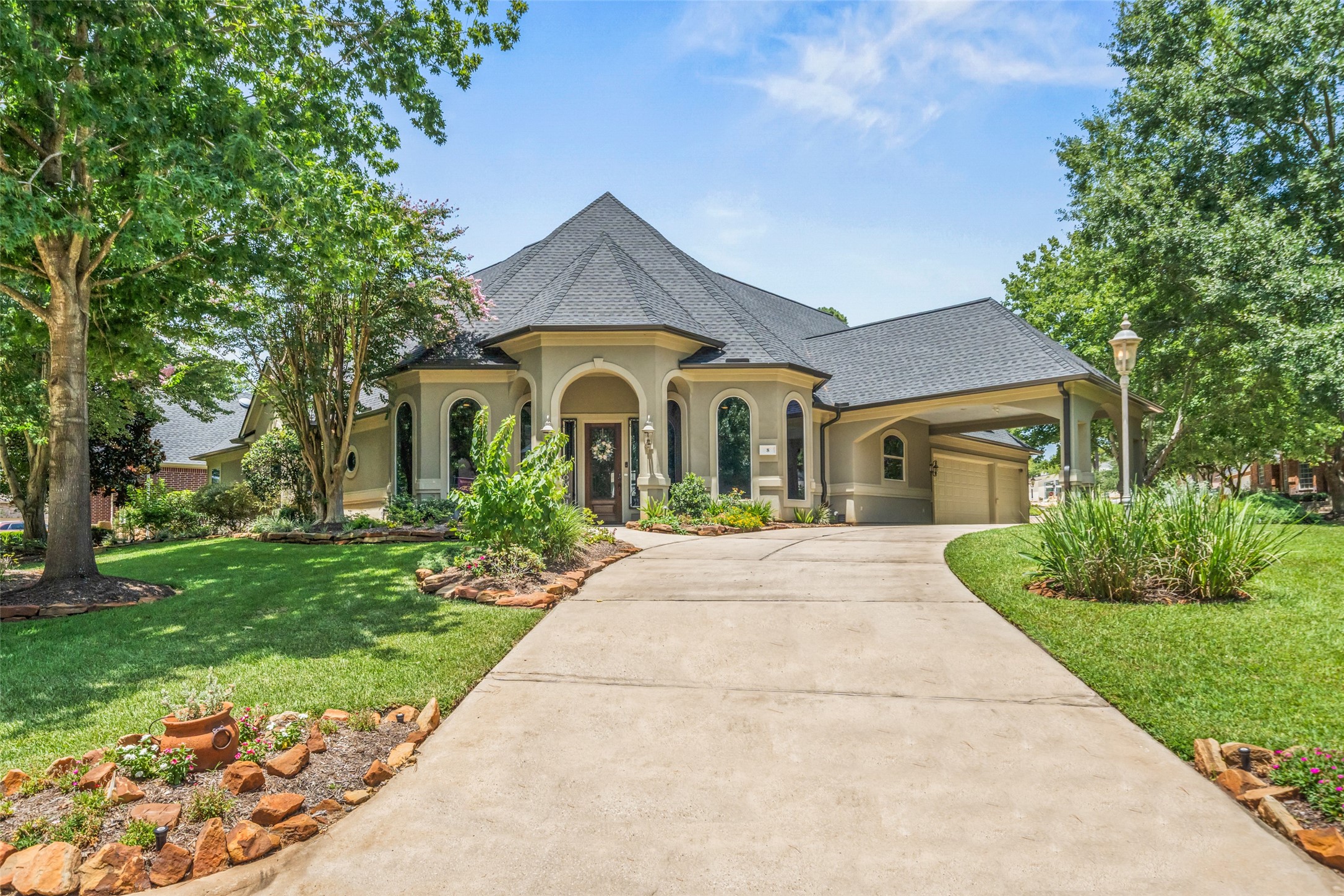 8 Hidden Creek Lane Property Photo 2