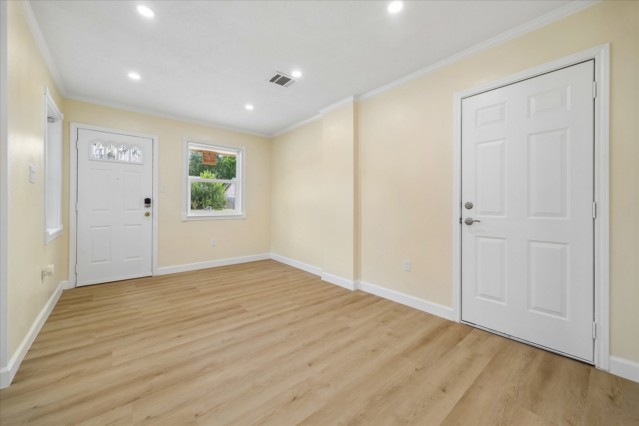 4802 Elm Street Property Photo 5