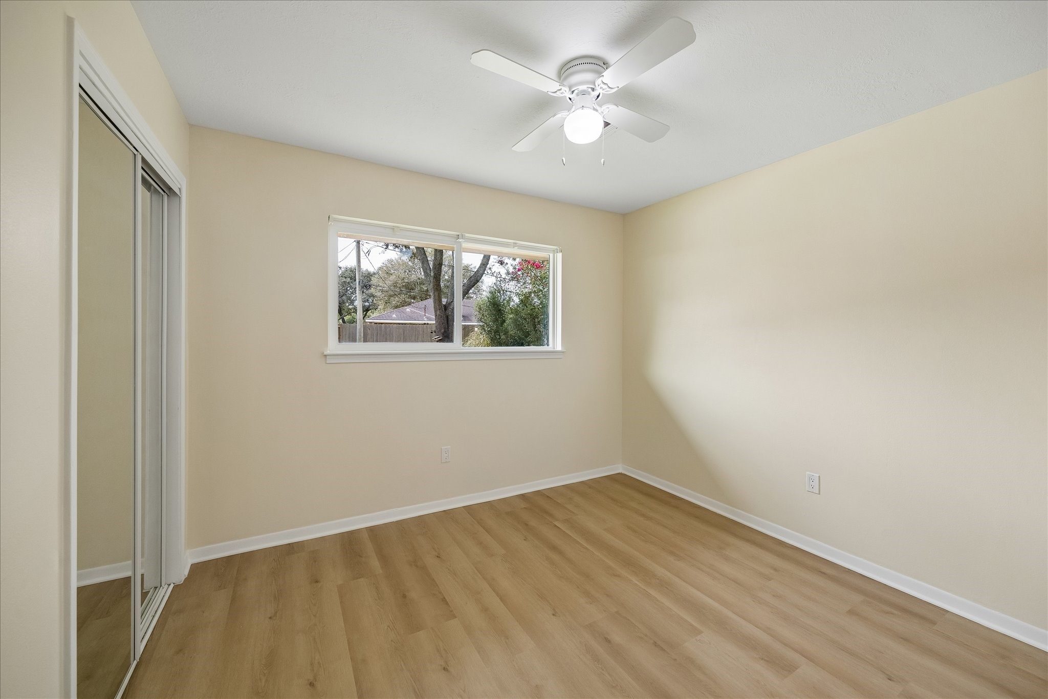 4802 Elm Street Property Photo 15