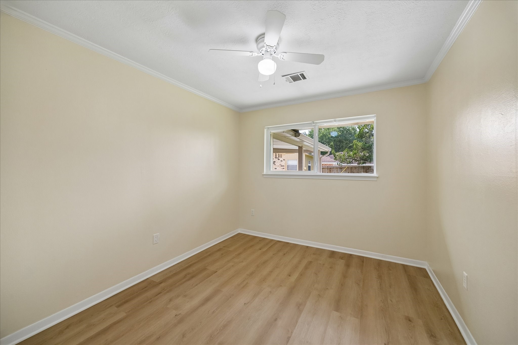 4802 Elm Street Property Photo 16