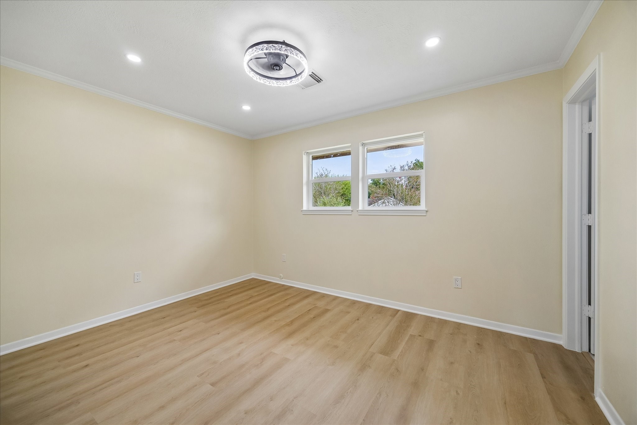 4802 Elm Street Property Photo 18