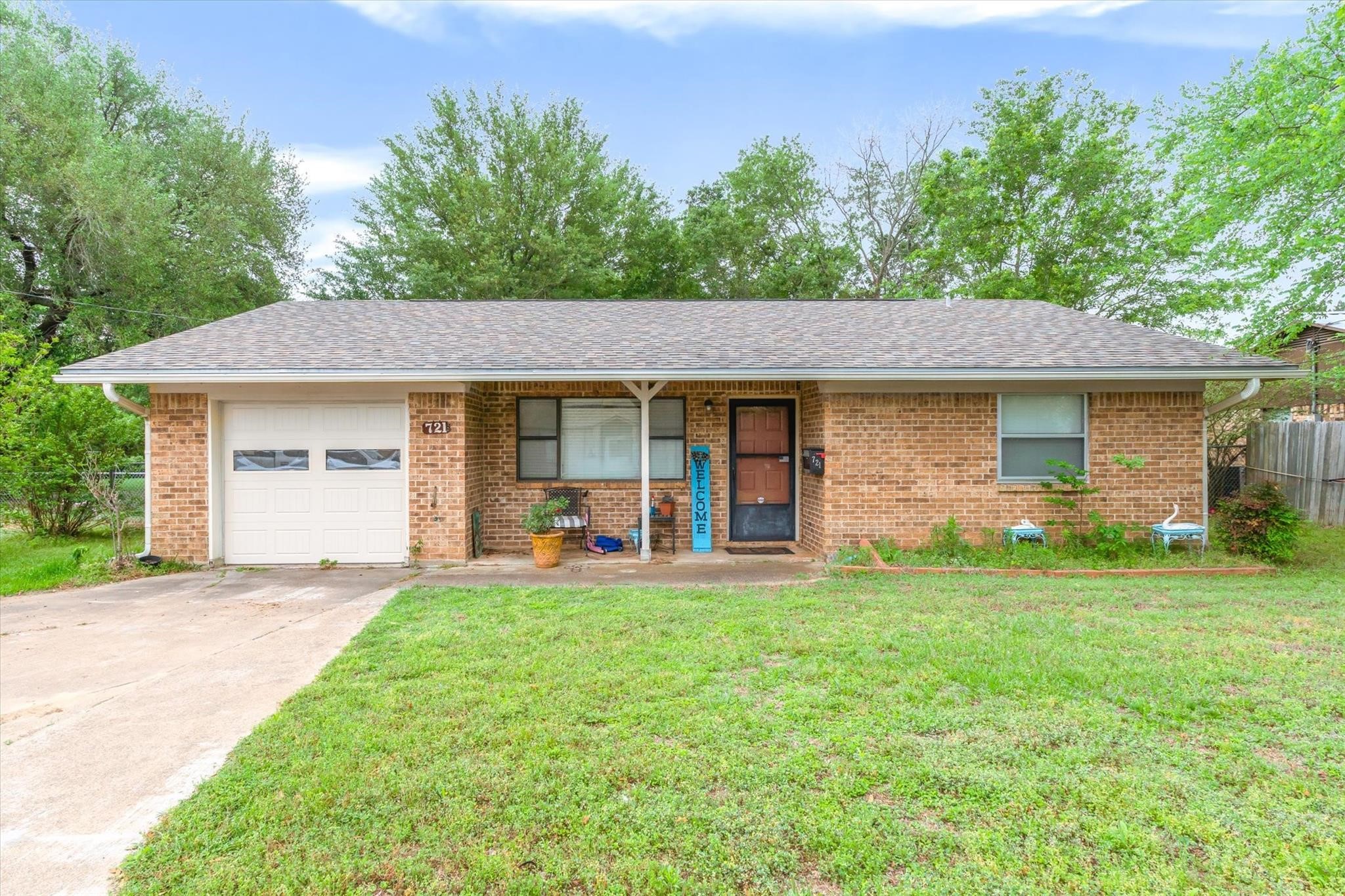 721 Water Crest Circle Property Photo 1
