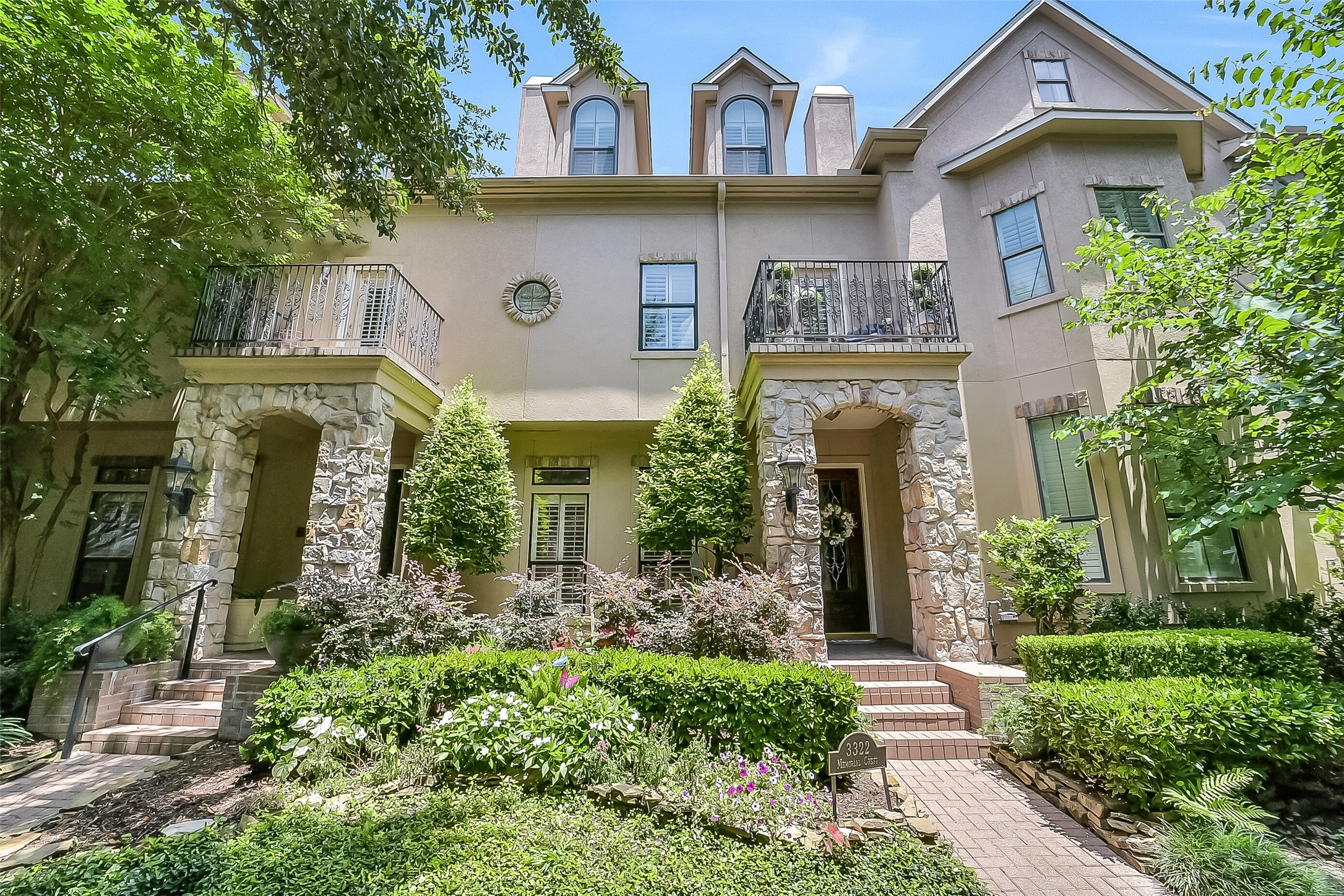 3322 Memorial Crest Boulevard Property Photo 1