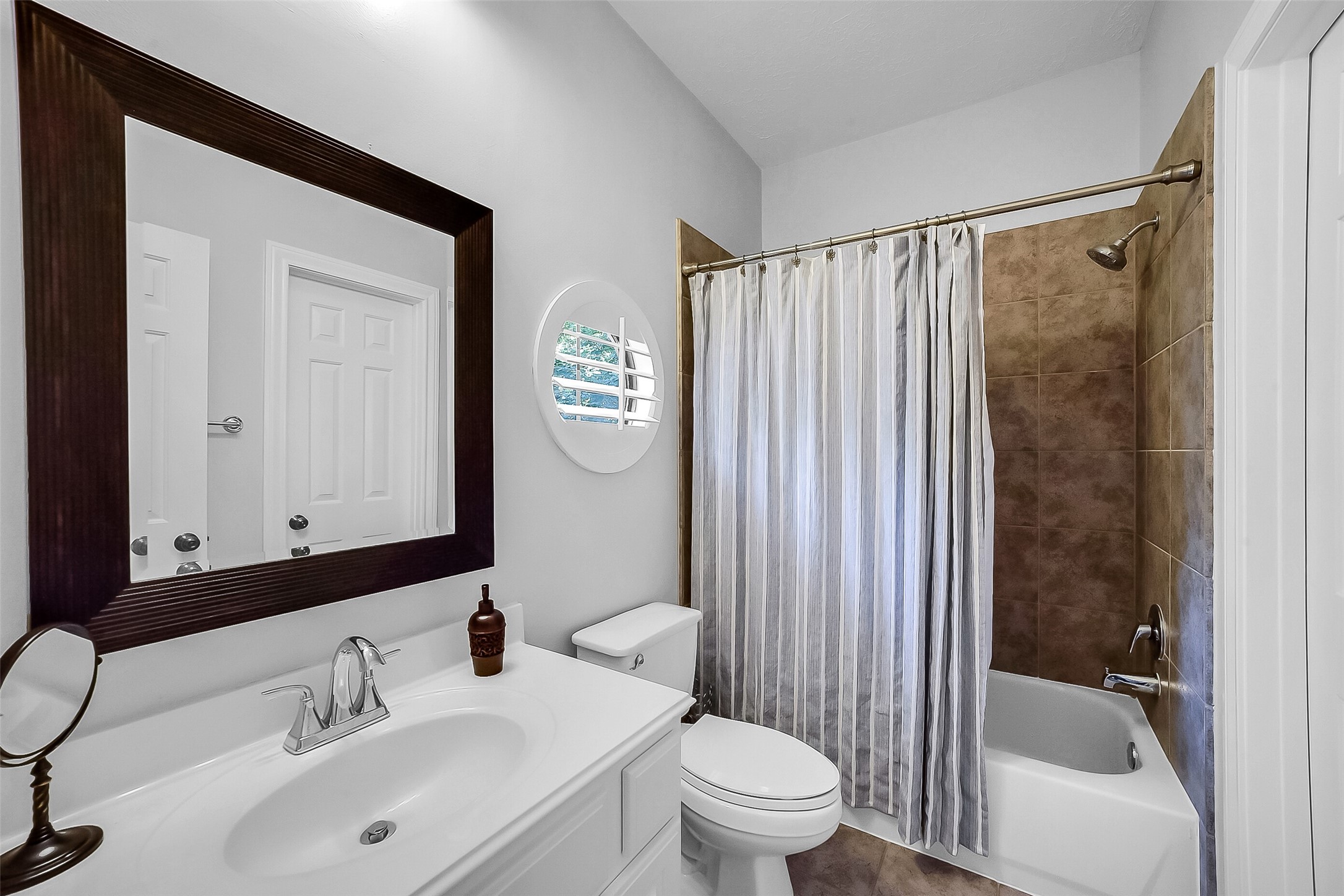 3322 Memorial Crest Boulevard Property Photo 18