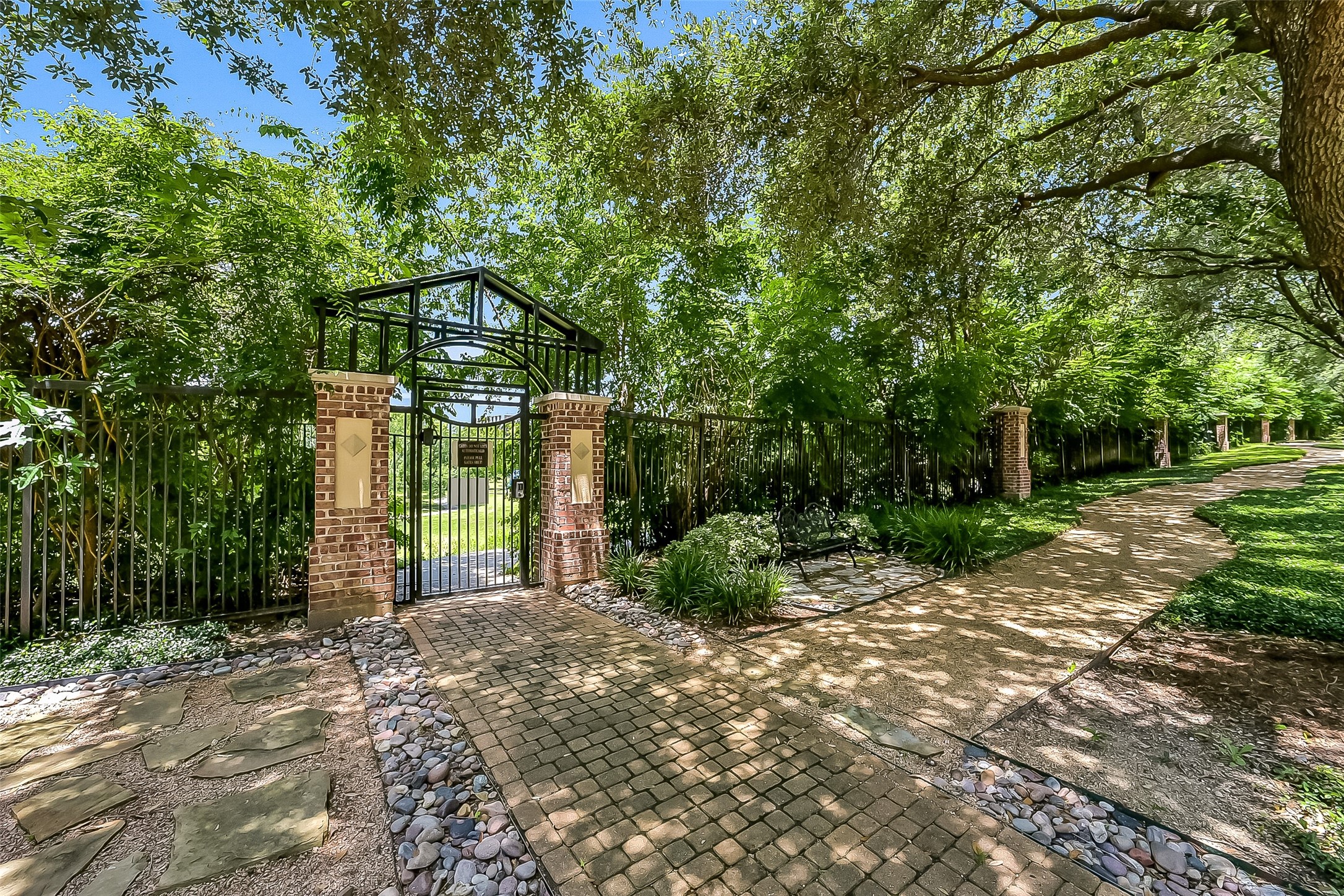 3322 Memorial Crest Boulevard Property Photo 27