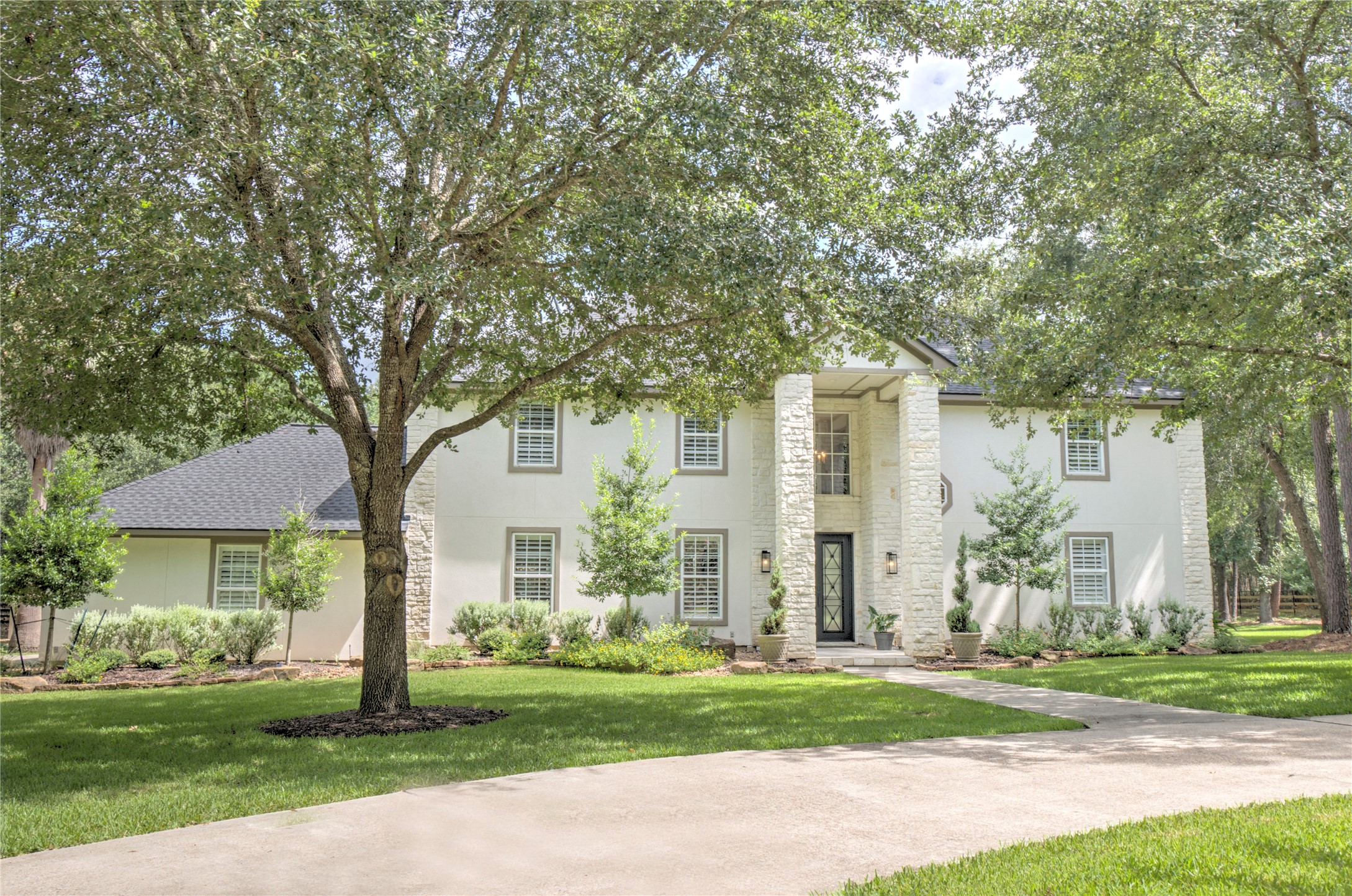 15508 Crown Oaks Drive Property Photo 3