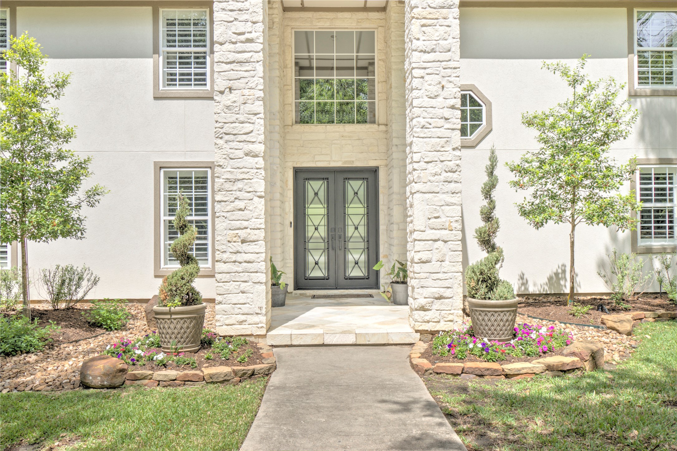 15508 Crown Oaks Drive Property Photo 4