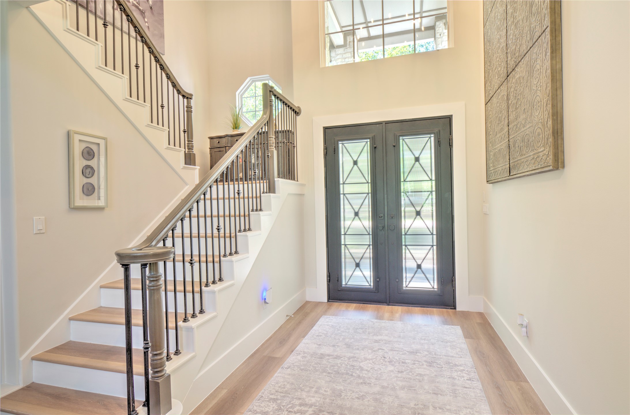 15508 Crown Oaks Drive Property Photo 5